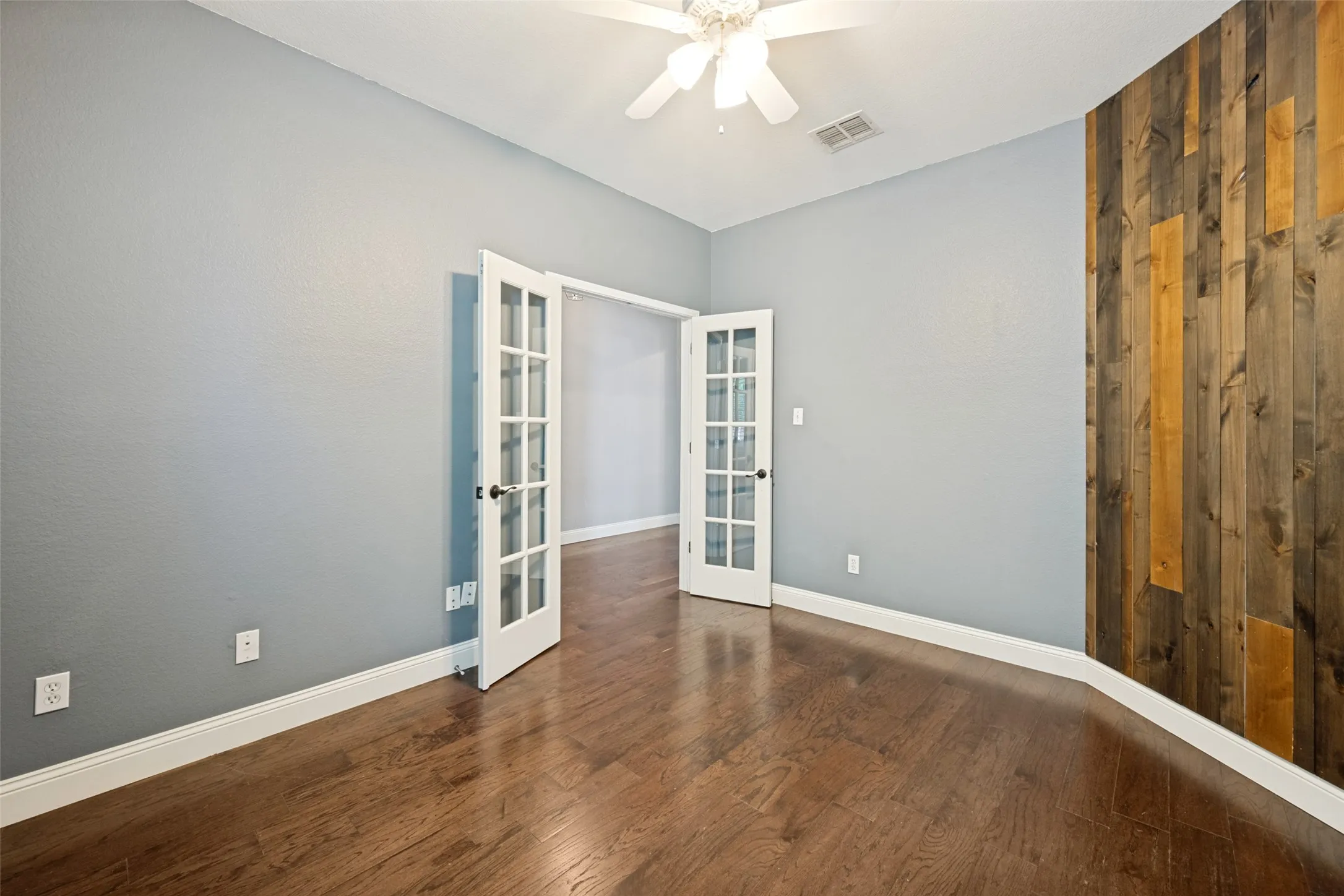 Single Family Residence For Rent in Tarrant County , 4849 Gloucester Drive, Grand Prairie, Texas 75052, 3 Bedroom, 2 Bathroom, 2 Garage spaces, 2,012 Sqft, built in 2000, mls#21340195, Real Estate Agent in Grand Prairie, Homes For Rent in Tarrant county, Homes For Rent in Grand Prairie, Realtor in Grand Prairie Texas, Real Estate Brokerage Independent Realty Texas, Luminita Cordes Realtor