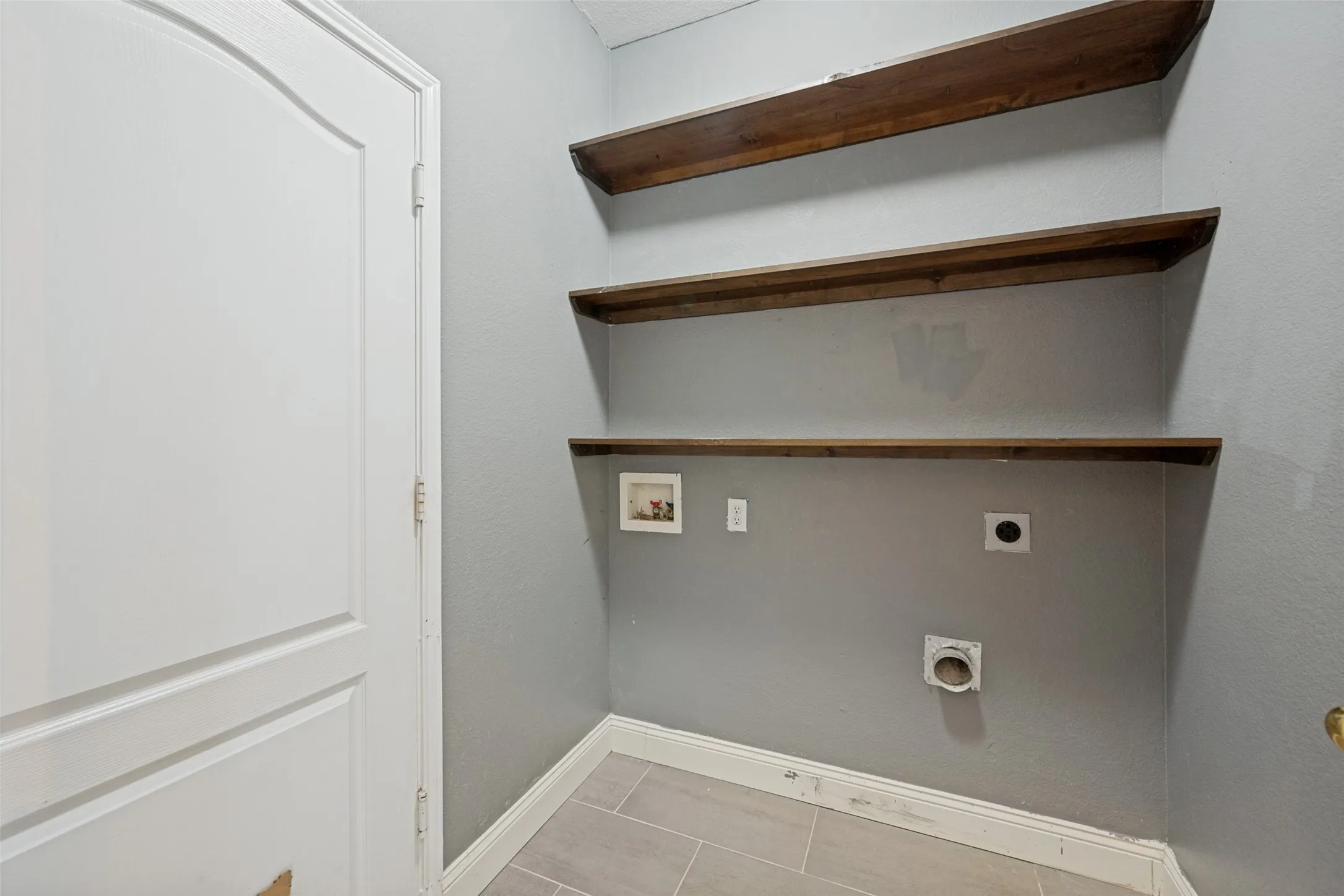Single Family Residence For Rent in Tarrant County , 4849 Gloucester Drive, Grand Prairie, Texas 75052, 3 Bedroom, 2 Bathroom, 2 Garage spaces, 2,012 Sqft, built in 2000, mls#21340195, Real Estate Agent in Grand Prairie, Homes For Rent in Tarrant county, Homes For Rent in Grand Prairie, Realtor in Grand Prairie Texas, Real Estate Brokerage Independent Realty Texas, Luminita Cordes Realtor