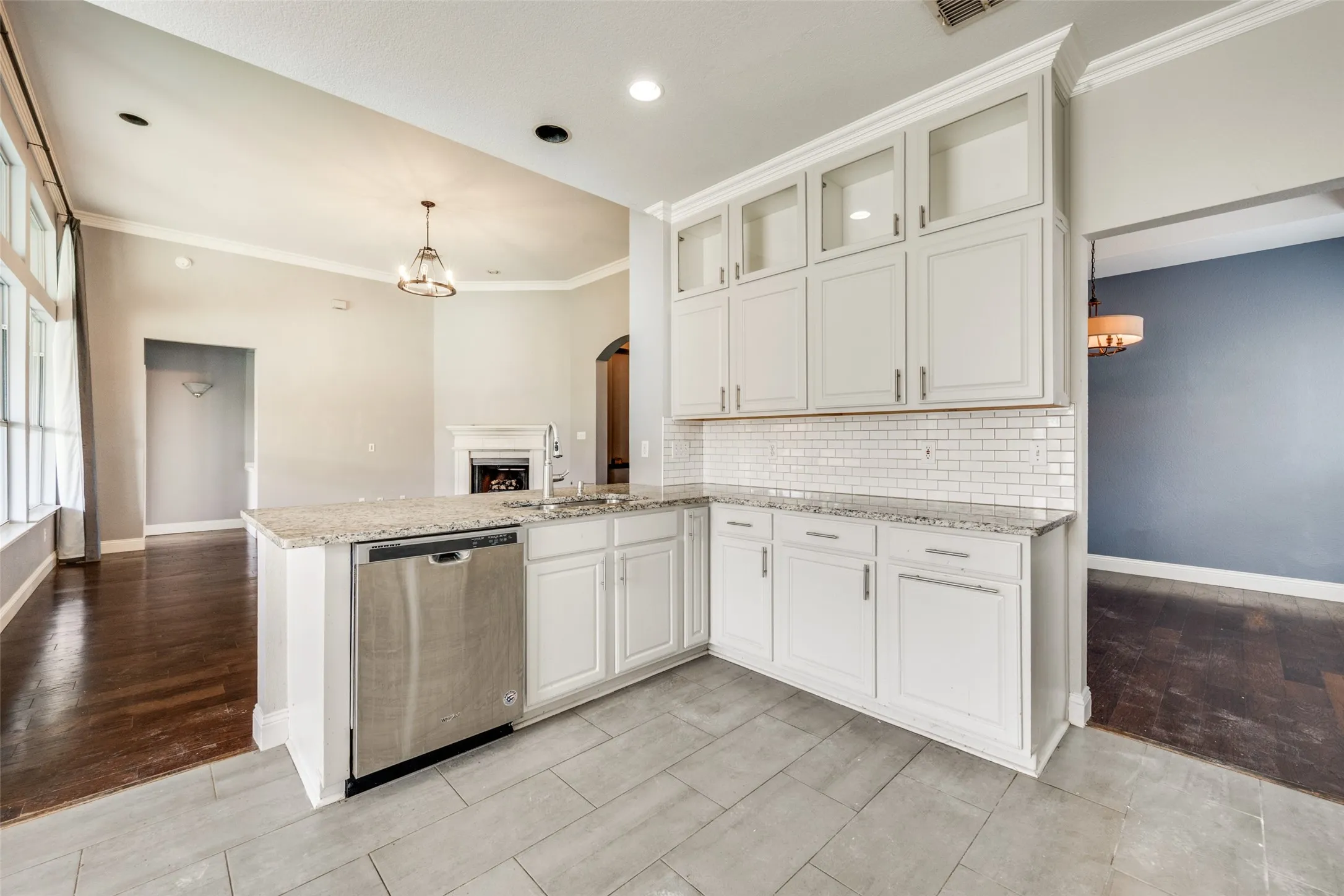 Single Family Residence For Rent in Tarrant County , 4849 Gloucester Drive, Grand Prairie, Texas 75052, 3 Bedroom, 2 Bathroom, 2 Garage spaces, 2,012 Sqft, built in 2000, mls#21340195, Real Estate Agent in Grand Prairie, Homes For Rent in Tarrant county, Homes For Rent in Grand Prairie, Realtor in Grand Prairie Texas, Real Estate Brokerage Independent Realty Texas, Luminita Cordes Realtor
