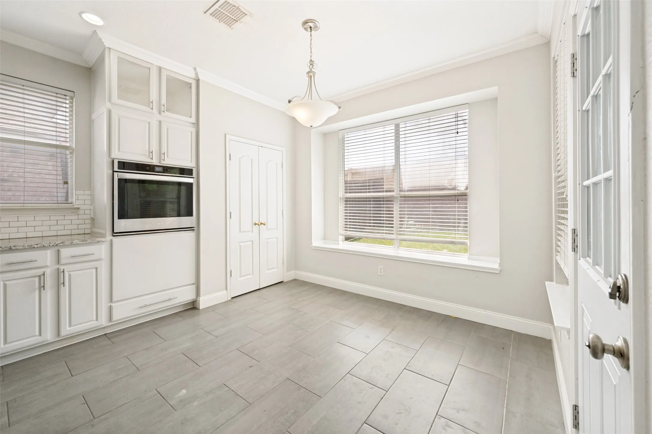 Single Family Residence For Rent in Tarrant County , 4849 Gloucester Drive, Grand Prairie, Texas 75052, 3 Bedroom, 2 Bathroom, 2 Garage spaces, 2,012 Sqft, built in 2000, mls#21340195, Real Estate Agent in Grand Prairie, Homes For Rent in Tarrant county, Homes For Rent in Grand Prairie, Realtor in Grand Prairie Texas, Real Estate Brokerage Independent Realty Texas, Luminita Cordes Realtor