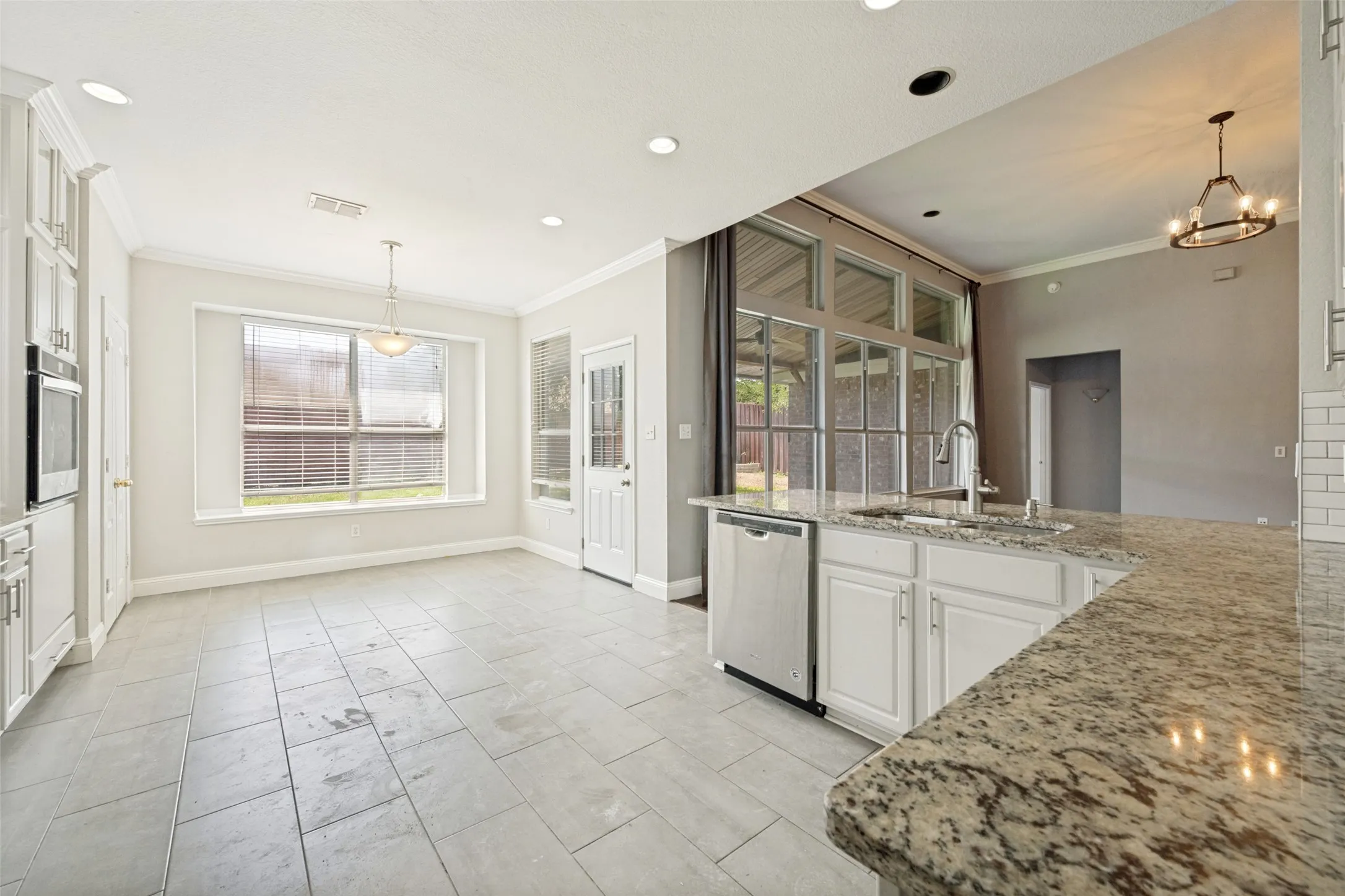 Single Family Residence For Rent in Tarrant County , 4849 Gloucester Drive, Grand Prairie, Texas 75052, 3 Bedroom, 2 Bathroom, 2 Garage spaces, 2,012 Sqft, built in 2000, mls#21340195, Real Estate Agent in Grand Prairie, Homes For Rent in Tarrant county, Homes For Rent in Grand Prairie, Realtor in Grand Prairie Texas, Real Estate Brokerage Independent Realty Texas, Luminita Cordes Realtor