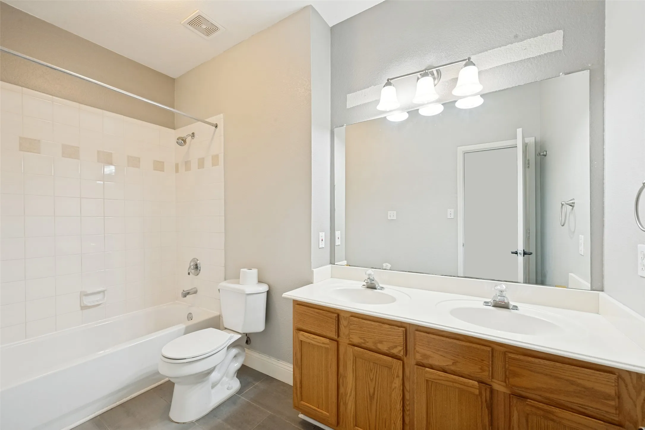 Single Family Residence For Rent in Tarrant County , 4849 Gloucester Drive, Grand Prairie, Texas 75052, 3 Bedroom, 2 Bathroom, 2 Garage spaces, 2,012 Sqft, built in 2000, mls#21340195, Real Estate Agent in Grand Prairie, Homes For Rent in Tarrant county, Homes For Rent in Grand Prairie, Realtor in Grand Prairie Texas, Real Estate Brokerage Independent Realty Texas, Luminita Cordes Realtor