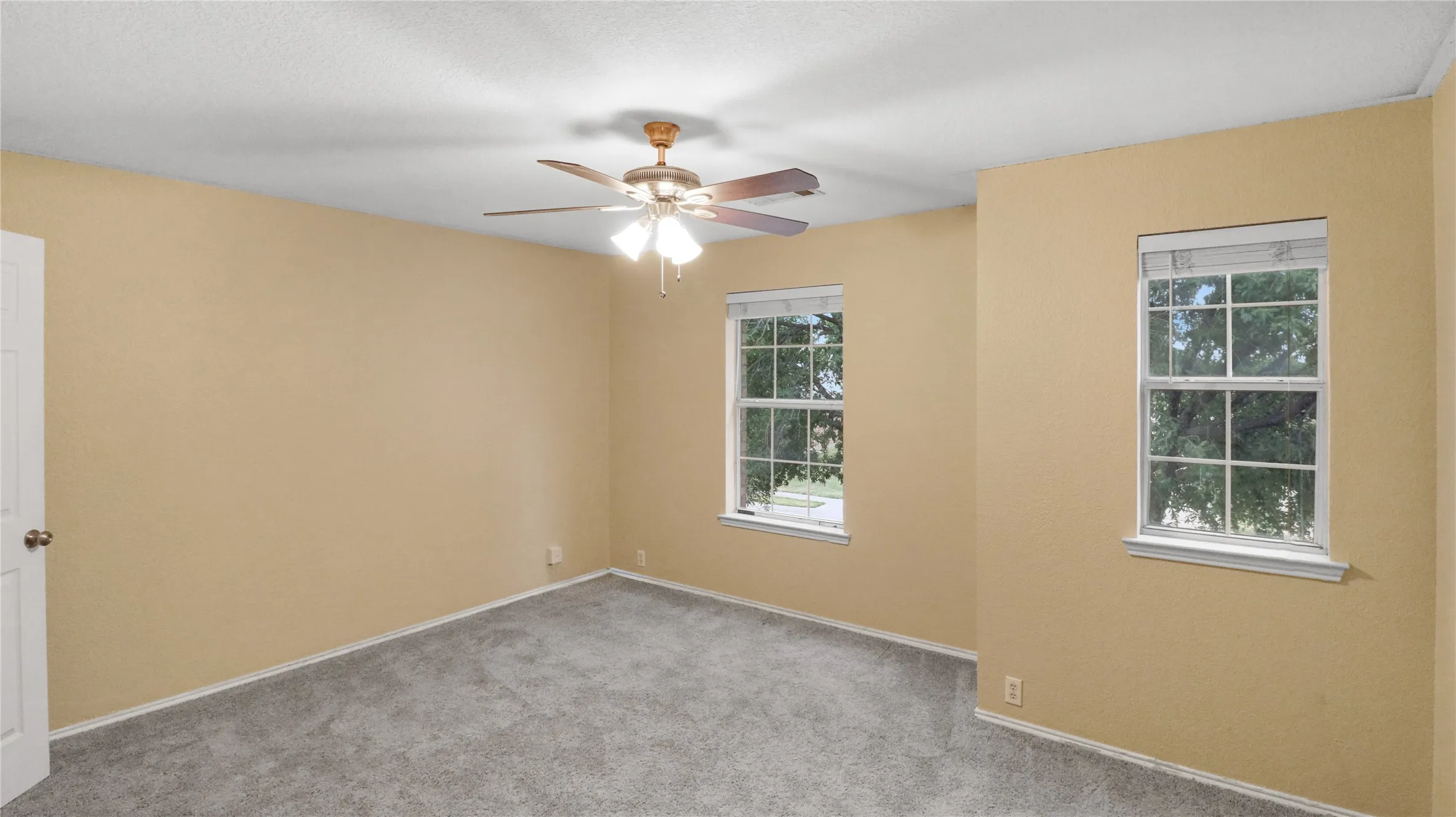 Single Family Residence For Sale in Denton County , 9000 King Ranch Drive, Cross Roads, Texas 76227, 5 Bedroom, 2 Bathroom, 2 Garage spaces, 2,512 Sqft, built in 2004, mls#21340197, Real Estate Agent in Cross Roads, Homes For Sale in Denton county, Homes For Sale in Cross Roads, Realtor in Cross Roads Texas, Real Estate Brokerage Independent Realty Texas, Luminita Cordes Realtor