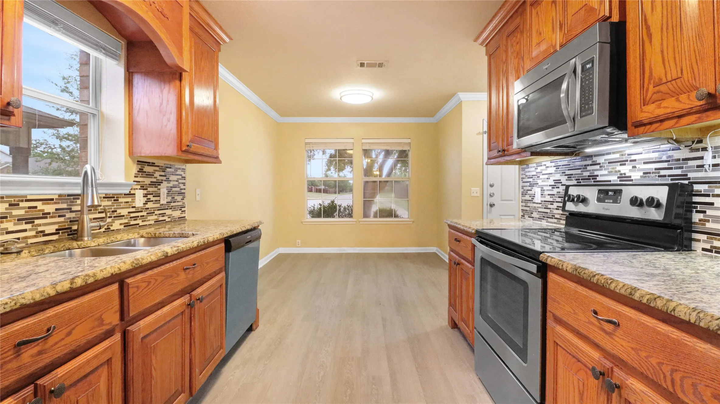 Single Family Residence For Sale in Denton County , 9000 King Ranch Drive, Cross Roads, Texas 76227, 5 Bedroom, 2 Bathroom, 2 Garage spaces, 2,512 Sqft, built in 2004, mls#21340197, Real Estate Agent in Cross Roads, Homes For Sale in Denton county, Homes For Sale in Cross Roads, Realtor in Cross Roads Texas, Real Estate Brokerage Independent Realty Texas, Luminita Cordes Realtor