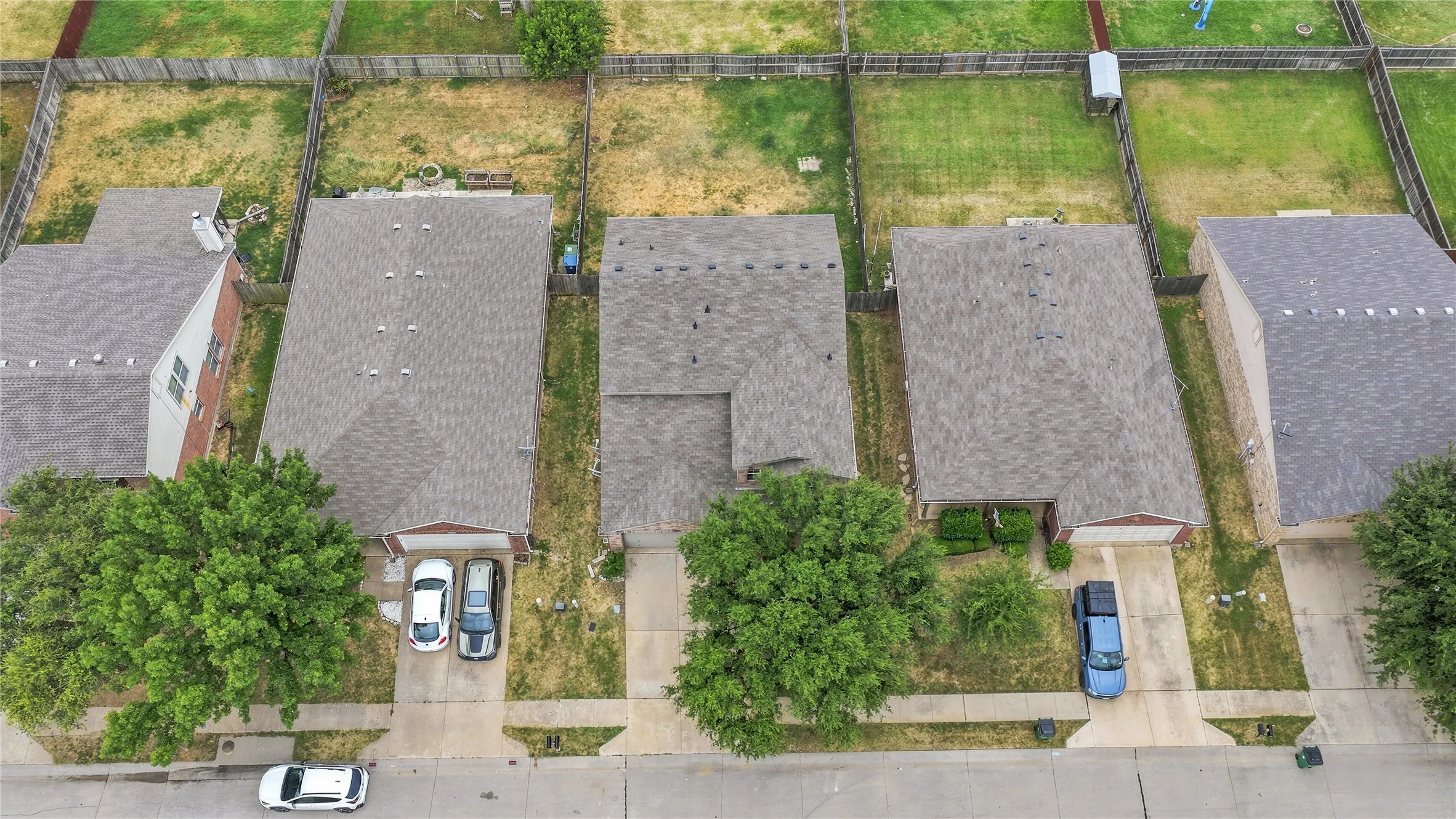 Single Family Residence For Sale in Denton County , 9000 King Ranch Drive, Cross Roads, Texas 76227, 5 Bedroom, 2 Bathroom, 2 Garage spaces, 2,512 Sqft, built in 2004, mls#21340197, Real Estate Agent in Cross Roads, Homes For Sale in Denton county, Homes For Sale in Cross Roads, Realtor in Cross Roads Texas, Real Estate Brokerage Independent Realty Texas, Luminita Cordes Realtor