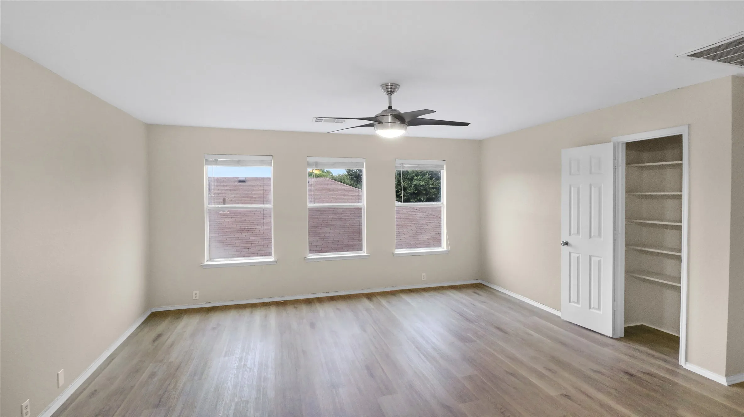 Single Family Residence For Sale in Denton County , 9000 King Ranch Drive, Cross Roads, Texas 76227, 5 Bedroom, 2 Bathroom, 2 Garage spaces, 2,512 Sqft, built in 2004, mls#21340197, Real Estate Agent in Cross Roads, Homes For Sale in Denton county, Homes For Sale in Cross Roads, Realtor in Cross Roads Texas, Real Estate Brokerage Independent Realty Texas, Luminita Cordes Realtor