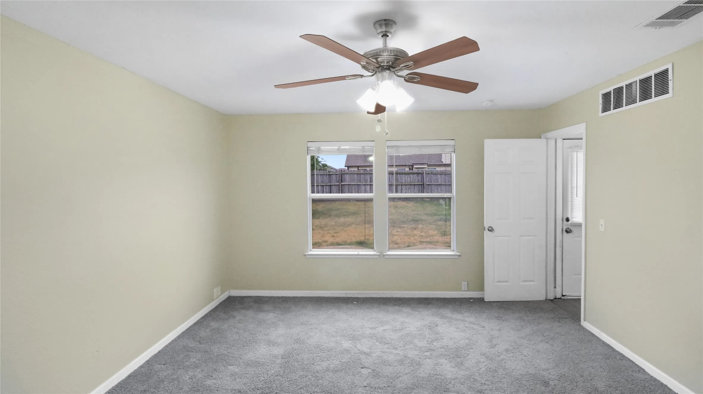 Single Family Residence For Sale in Denton County , 9000 King Ranch Drive, Cross Roads, Texas 76227, 5 Bedroom, 2 Bathroom, 2 Garage spaces, 2,512 Sqft, built in 2004, mls#21340197, Real Estate Agent in Cross Roads, Homes For Sale in Denton county, Homes For Sale in Cross Roads, Realtor in Cross Roads Texas, Real Estate Brokerage Independent Realty Texas, Luminita Cordes Realtor