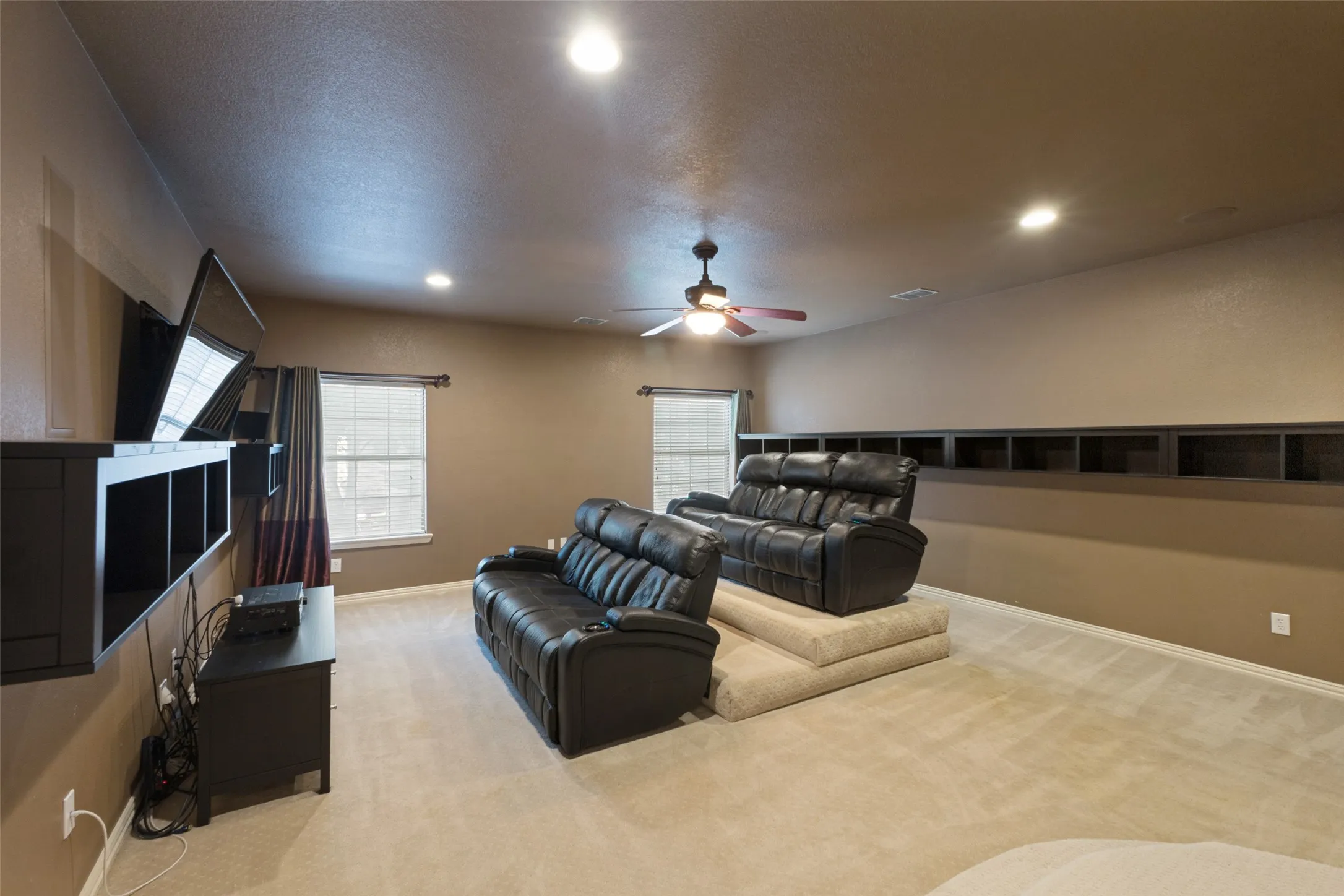 Single Family Residence For Sale in Dallas County , 530 Weeping Willow Road, Garland, Texas 75044, 5 Bedroom, 4 Bathroom, 2 Garage spaces, 4,086 Sqft, built in 2000, mls#21339229, Real Estate Agent in Garland, Homes For Sale in Dallas county, Homes For Sale in Garland, Realtor in Garland Texas, Real Estate Brokerage Independent Realty Texas, Luminita Cordes Realtor