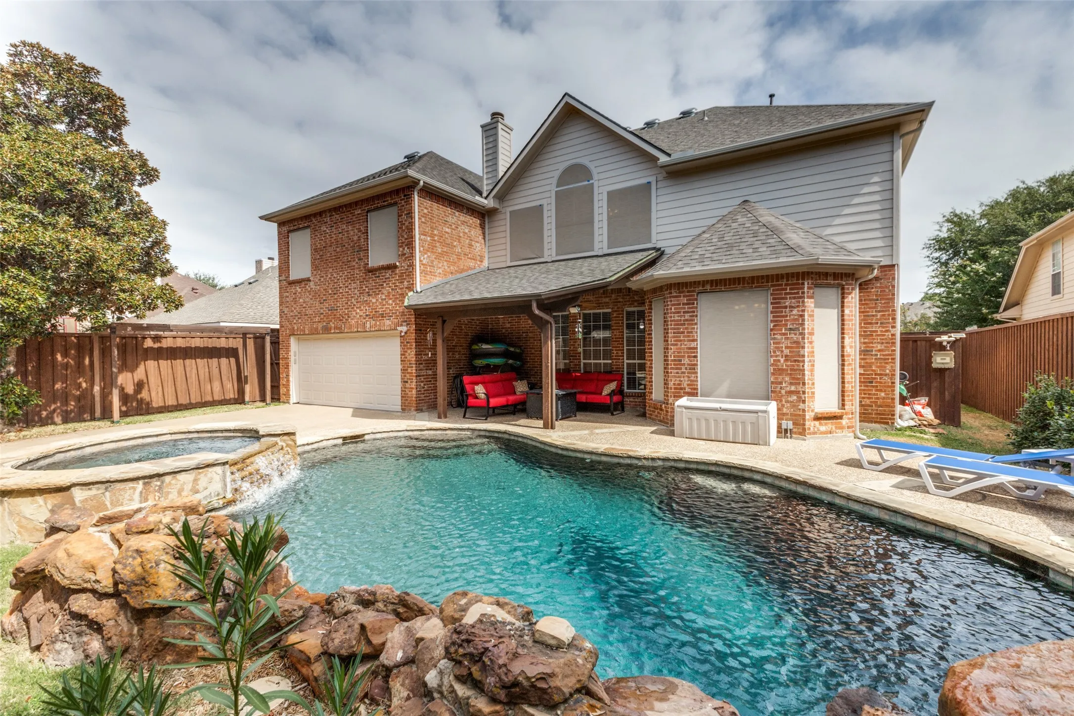 Single Family Residence For Sale in Dallas County , 530 Weeping Willow Road, Garland, Texas 75044, 5 Bedroom, 4 Bathroom, 2 Garage spaces, 4,086 Sqft, built in 2000, mls#21339229, Real Estate Agent in Garland, Homes For Sale in Dallas county, Homes For Sale in Garland, Realtor in Garland Texas, Real Estate Brokerage Independent Realty Texas, Luminita Cordes Realtor
