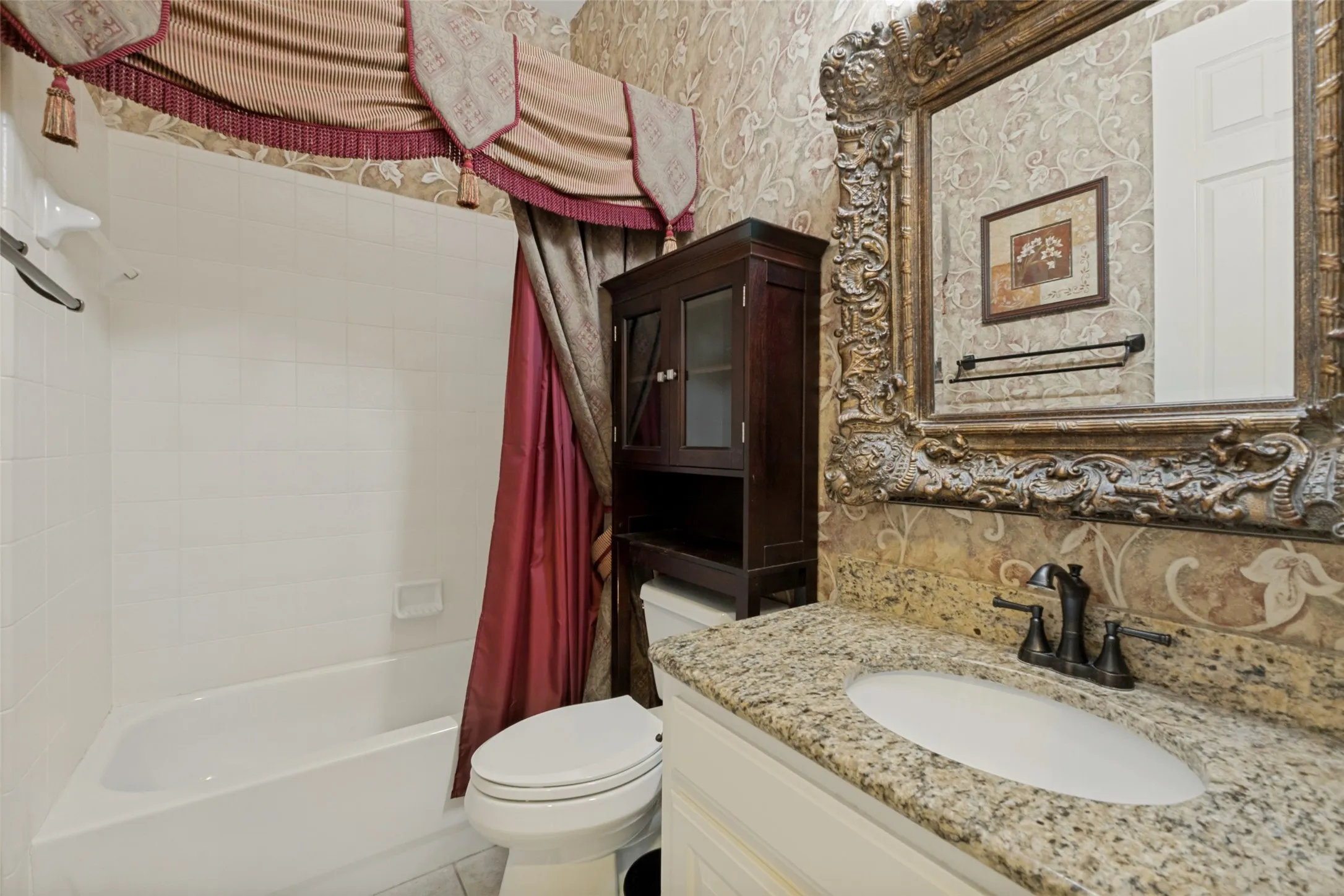 Single Family Residence For Sale in Dallas County , 530 Weeping Willow Road, Garland, Texas 75044, 5 Bedroom, 4 Bathroom, 2 Garage spaces, 4,086 Sqft, built in 2000, mls#21339229, Real Estate Agent in Garland, Homes For Sale in Dallas county, Homes For Sale in Garland, Realtor in Garland Texas, Real Estate Brokerage Independent Realty Texas, Luminita Cordes Realtor