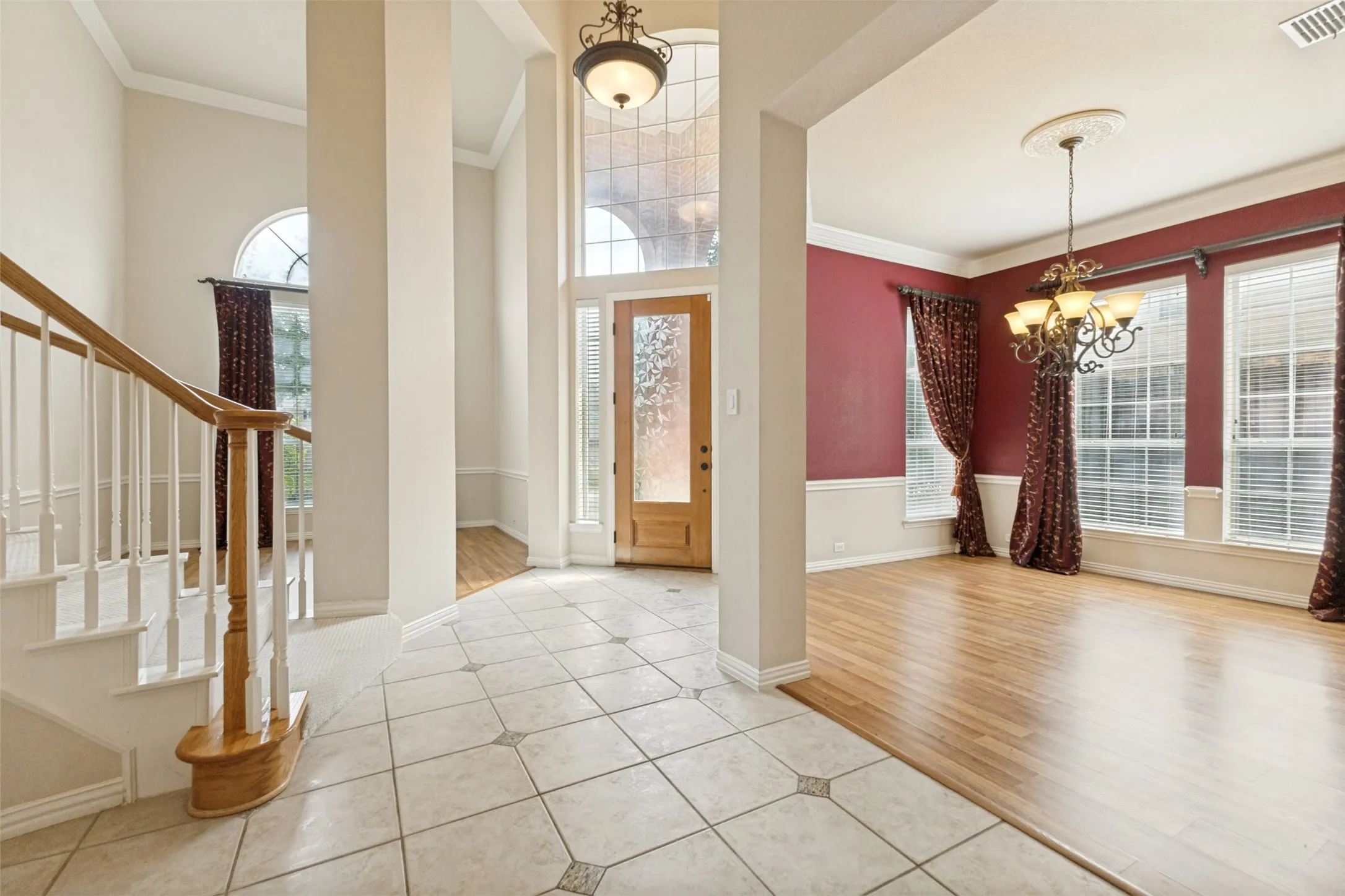 Single Family Residence For Sale in Dallas County , 530 Weeping Willow Road, Garland, Texas 75044, 5 Bedroom, 4 Bathroom, 2 Garage spaces, 4,086 Sqft, built in 2000, mls#21339229, Real Estate Agent in Garland, Homes For Sale in Dallas county, Homes For Sale in Garland, Realtor in Garland Texas, Real Estate Brokerage Independent Realty Texas, Luminita Cordes Realtor