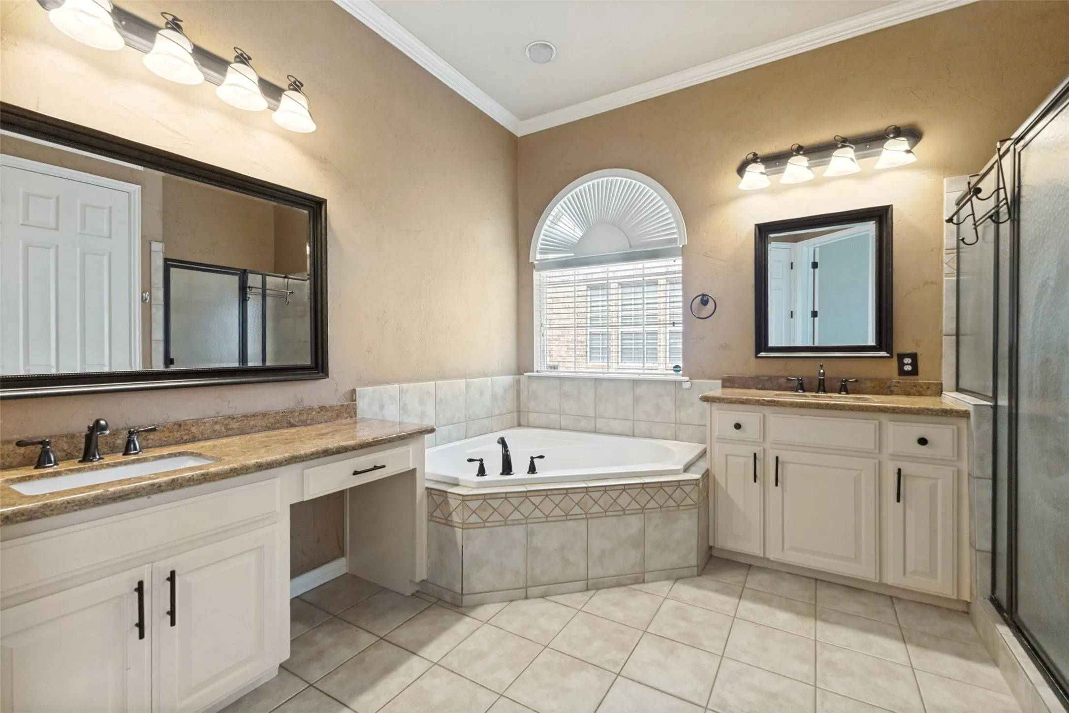 Single Family Residence For Sale in Dallas County , 530 Weeping Willow Road, Garland, Texas 75044, 5 Bedroom, 4 Bathroom, 2 Garage spaces, 4,086 Sqft, built in 2000, mls#21339229, Real Estate Agent in Garland, Homes For Sale in Dallas county, Homes For Sale in Garland, Realtor in Garland Texas, Real Estate Brokerage Independent Realty Texas, Luminita Cordes Realtor