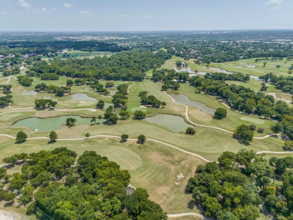 Single Family Residence For Sale in Dallas County , 530 Weeping Willow Road, Garland, Texas 75044, 5 Bedroom, 4 Bathroom, 2 Garage spaces, 4,086 Sqft, built in 2000, mls#21339229, Real Estate Agent in Garland, Homes For Sale in Dallas county, Homes For Sale in Garland, Realtor in Garland Texas, Real Estate Brokerage Independent Realty Texas, Luminita Cordes Realtor