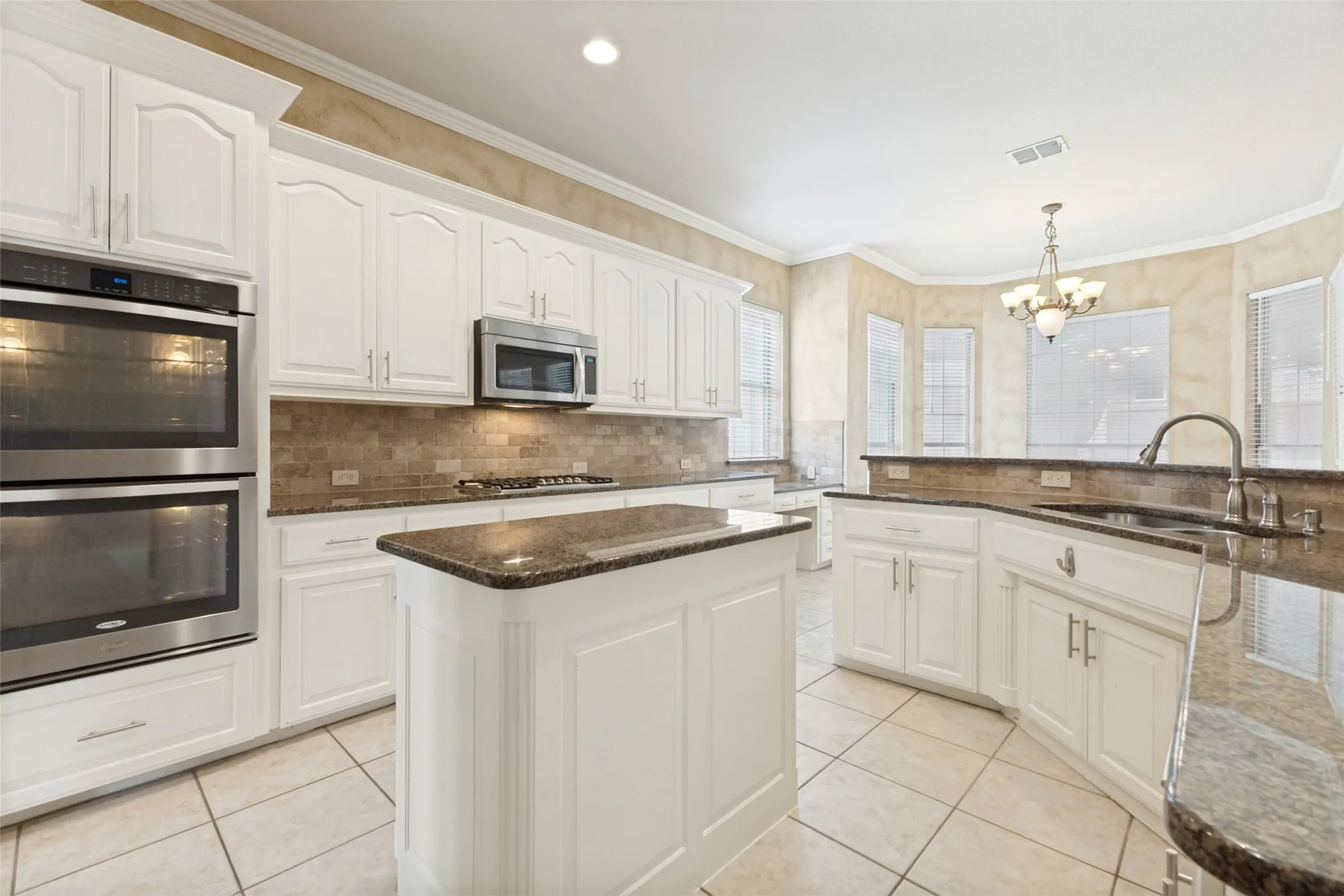 Single Family Residence For Sale in Dallas County , 530 Weeping Willow Road, Garland, Texas 75044, 5 Bedroom, 4 Bathroom, 2 Garage spaces, 4,086 Sqft, built in 2000, mls#21339229, Real Estate Agent in Garland, Homes For Sale in Dallas county, Homes For Sale in Garland, Realtor in Garland Texas, Real Estate Brokerage Independent Realty Texas, Luminita Cordes Realtor