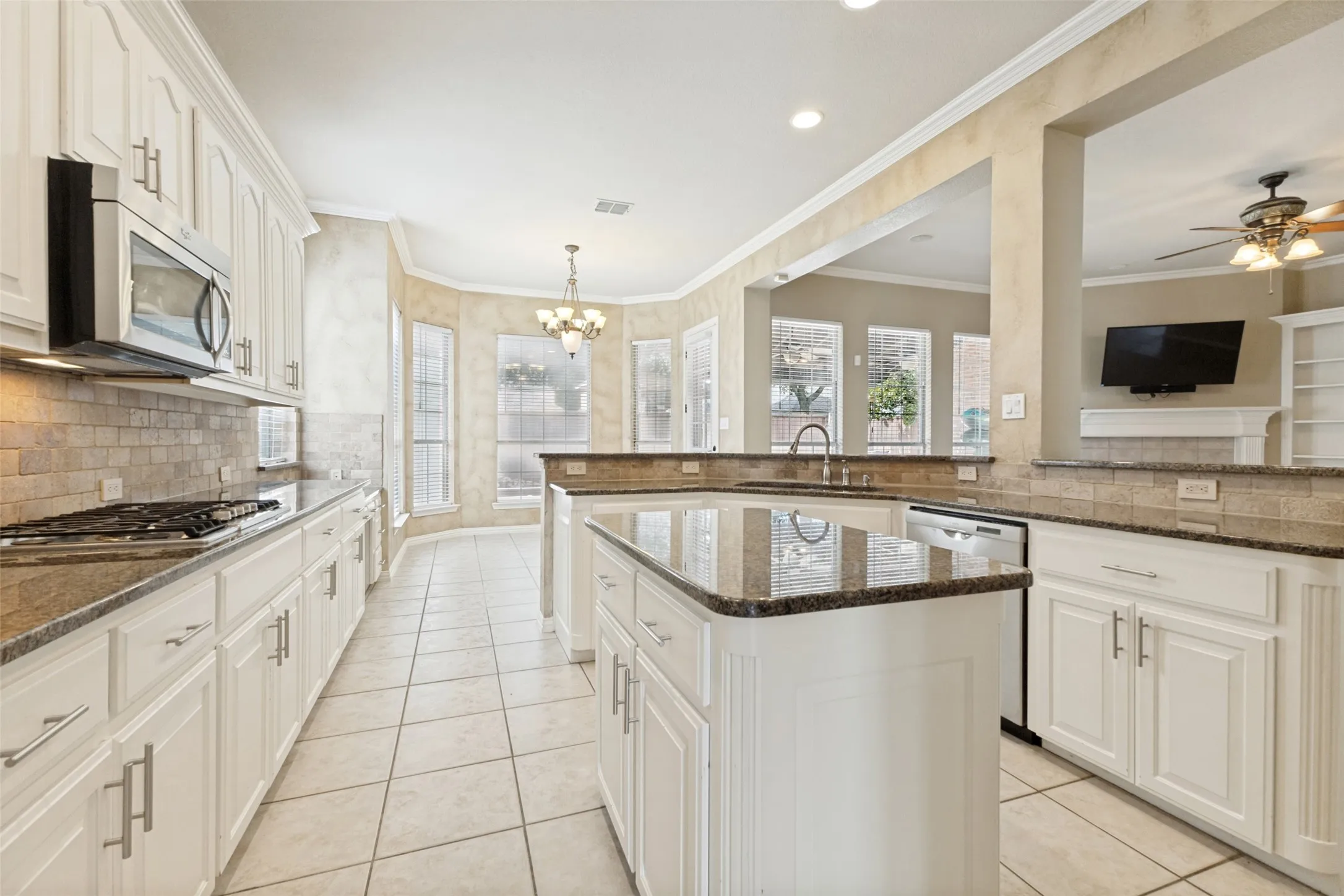 Single Family Residence For Sale in Dallas County , 530 Weeping Willow Road, Garland, Texas 75044, 5 Bedroom, 4 Bathroom, 2 Garage spaces, 4,086 Sqft, built in 2000, mls#21339229, Real Estate Agent in Garland, Homes For Sale in Dallas county, Homes For Sale in Garland, Realtor in Garland Texas, Real Estate Brokerage Independent Realty Texas, Luminita Cordes Realtor