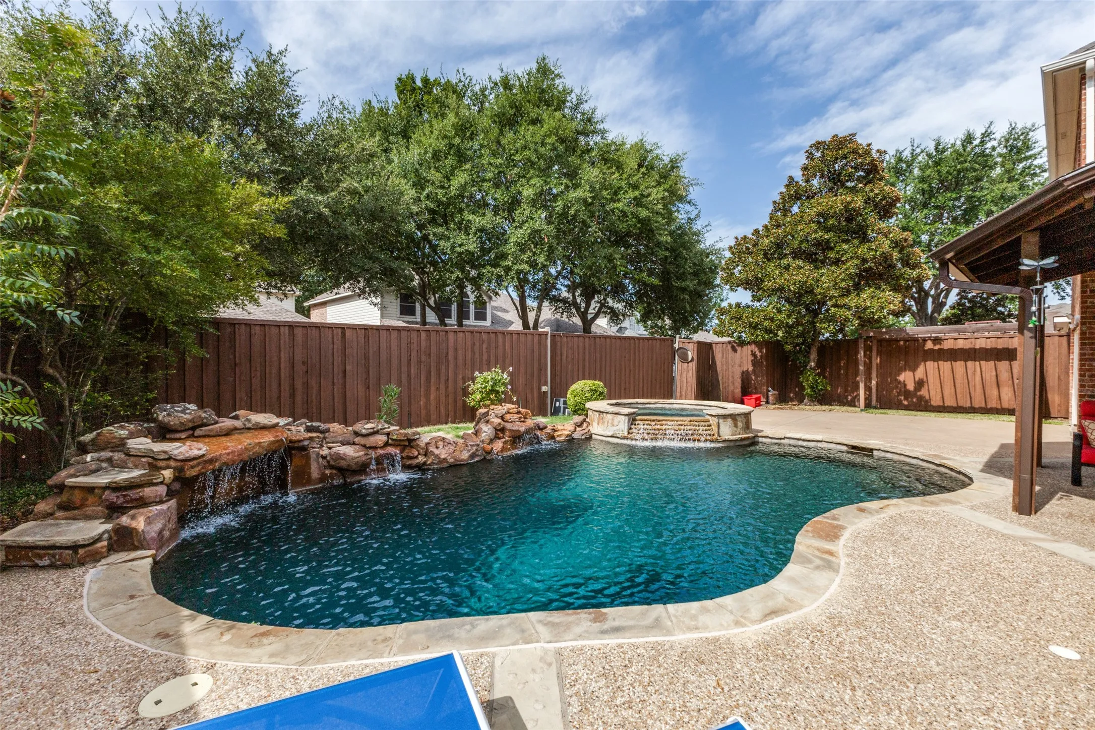 Single Family Residence For Sale in Dallas County , 530 Weeping Willow Road, Garland, Texas 75044, 5 Bedroom, 4 Bathroom, 2 Garage spaces, 4,086 Sqft, built in 2000, mls#21339229, Real Estate Agent in Garland, Homes For Sale in Dallas county, Homes For Sale in Garland, Realtor in Garland Texas, Real Estate Brokerage Independent Realty Texas, Luminita Cordes Realtor