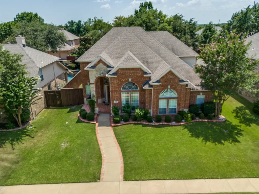 Single Family Residence For Sale in Dallas County , 530 Weeping Willow Road, Garland, Texas 75044, 5 Bedroom, 4 Bathroom, 2 Garage spaces, 4,086 Sqft, built in 2000, mls#21339229, Real Estate Agent in Garland, Homes For Sale in Dallas county, Homes For Sale in Garland, Realtor in Garland Texas, Real Estate Brokerage Independent Realty Texas, Luminita Cordes Realtor