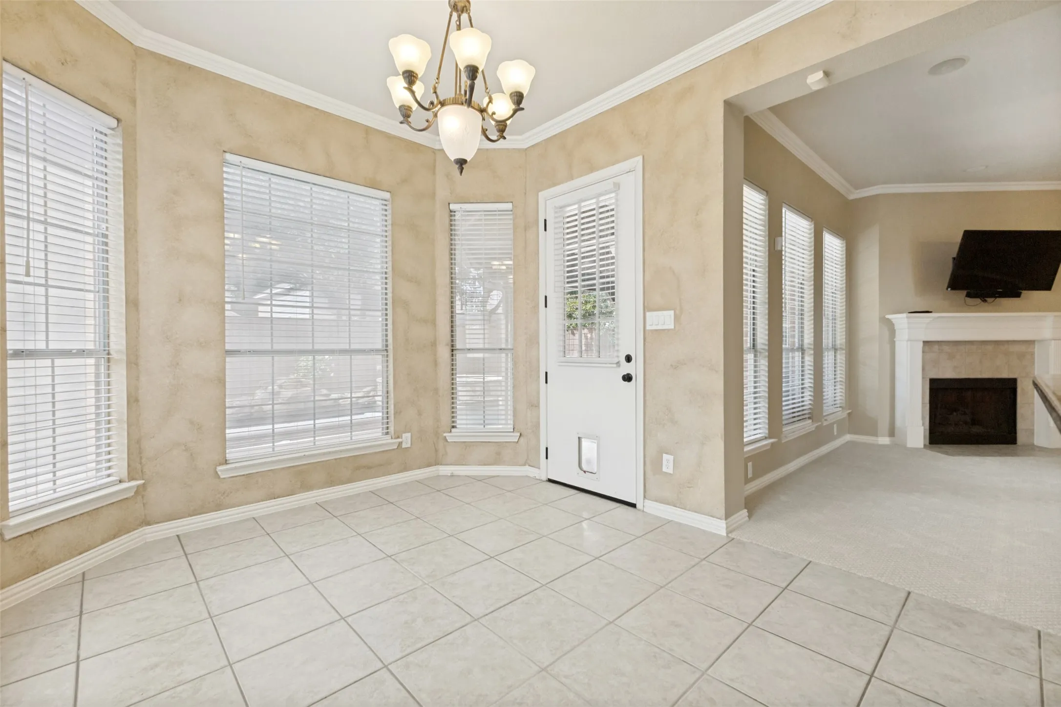 Single Family Residence For Sale in Dallas County , 530 Weeping Willow Road, Garland, Texas 75044, 5 Bedroom, 4 Bathroom, 2 Garage spaces, 4,086 Sqft, built in 2000, mls#21339229, Real Estate Agent in Garland, Homes For Sale in Dallas county, Homes For Sale in Garland, Realtor in Garland Texas, Real Estate Brokerage Independent Realty Texas, Luminita Cordes Realtor