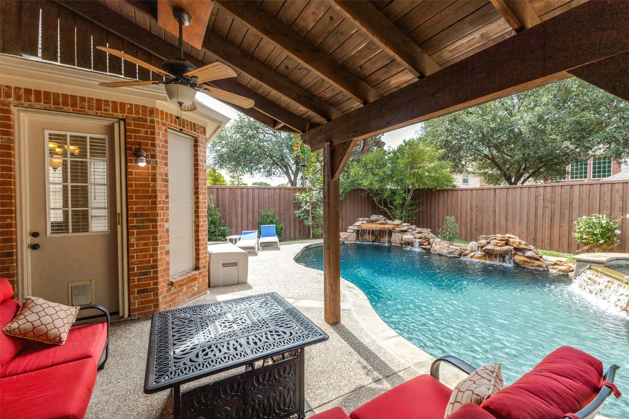 Single Family Residence For Sale in Dallas County , 530 Weeping Willow Road, Garland, Texas 75044, 5 Bedroom, 4 Bathroom, 2 Garage spaces, 4,086 Sqft, built in 2000, mls#21339229, Real Estate Agent in Garland, Homes For Sale in Dallas county, Homes For Sale in Garland, Realtor in Garland Texas, Real Estate Brokerage Independent Realty Texas, Luminita Cordes Realtor