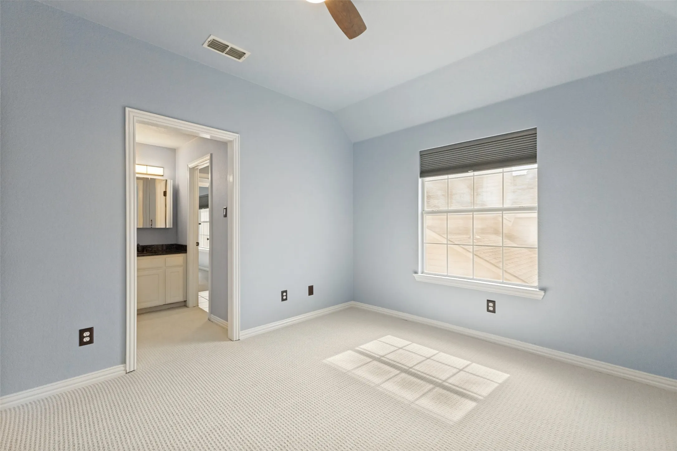 Single Family Residence For Sale in Dallas County , 530 Weeping Willow Road, Garland, Texas 75044, 5 Bedroom, 4 Bathroom, 2 Garage spaces, 4,086 Sqft, built in 2000, mls#21339229, Real Estate Agent in Garland, Homes For Sale in Dallas county, Homes For Sale in Garland, Realtor in Garland Texas, Real Estate Brokerage Independent Realty Texas, Luminita Cordes Realtor