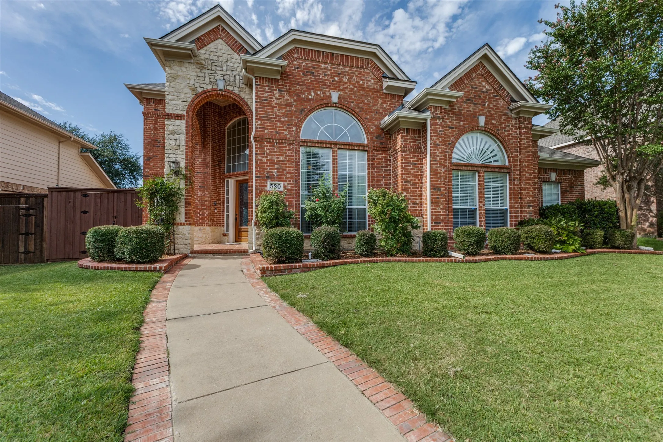 Single Family Residence For Sale in Dallas County , 530 Weeping Willow Road, Garland, Texas 75044, 5 Bedroom, 4 Bathroom, 2 Garage spaces, 4,086 Sqft, built in 2000, mls#21339229, Real Estate Agent in Garland, Homes For Sale in Dallas county, Homes For Sale in Garland, Realtor in Garland Texas, Real Estate Brokerage Independent Realty Texas, Luminita Cordes Realtor