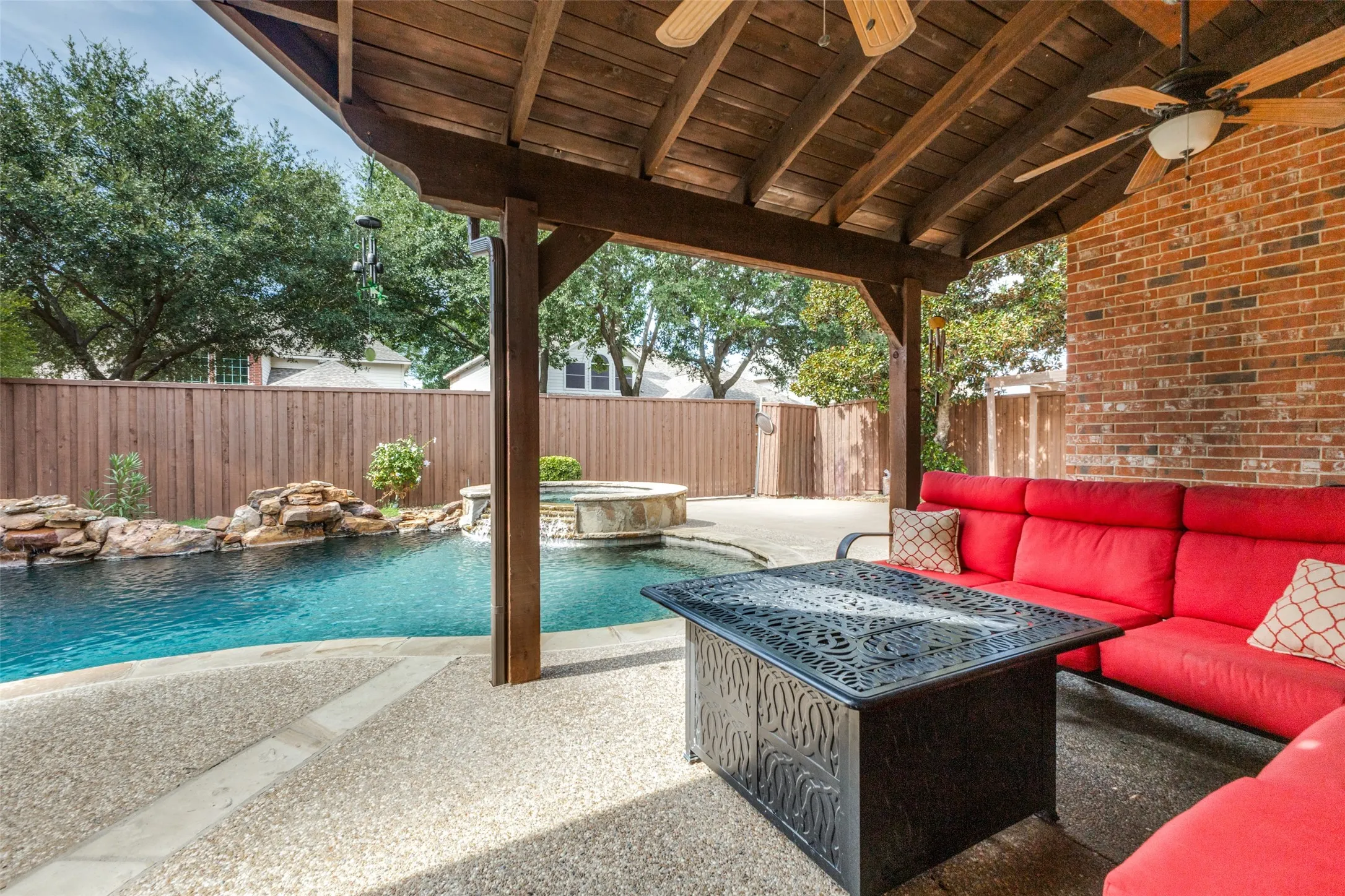 Single Family Residence For Sale in Dallas County , 530 Weeping Willow Road, Garland, Texas 75044, 5 Bedroom, 4 Bathroom, 2 Garage spaces, 4,086 Sqft, built in 2000, mls#21339229, Real Estate Agent in Garland, Homes For Sale in Dallas county, Homes For Sale in Garland, Realtor in Garland Texas, Real Estate Brokerage Independent Realty Texas, Luminita Cordes Realtor