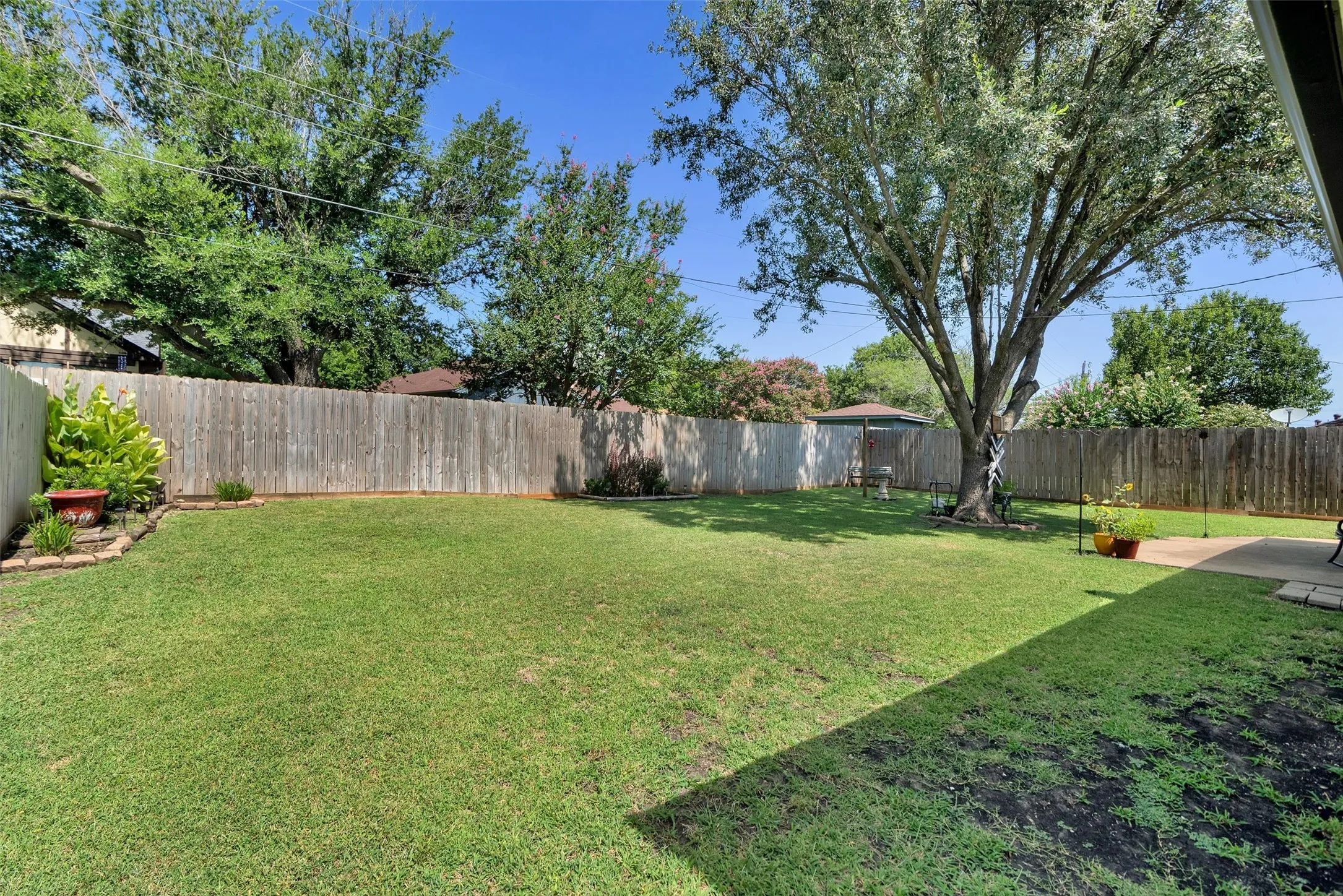 Single Family Residence For Sale in Grayson County , 3118 Richelieu Drive, Sherman, Texas 75090, 2 Bedroom, 2 Bathroom, 2 Garage spaces, 1,214 Sqft, built in 1983, mls#21340120, Real Estate Agent in Sherman, Homes For Sale in Grayson county, Homes For Sale in Sherman, Realtor in Sherman Texas, Real Estate Brokerage Independent Realty Texas, Luminita Cordes Realtor