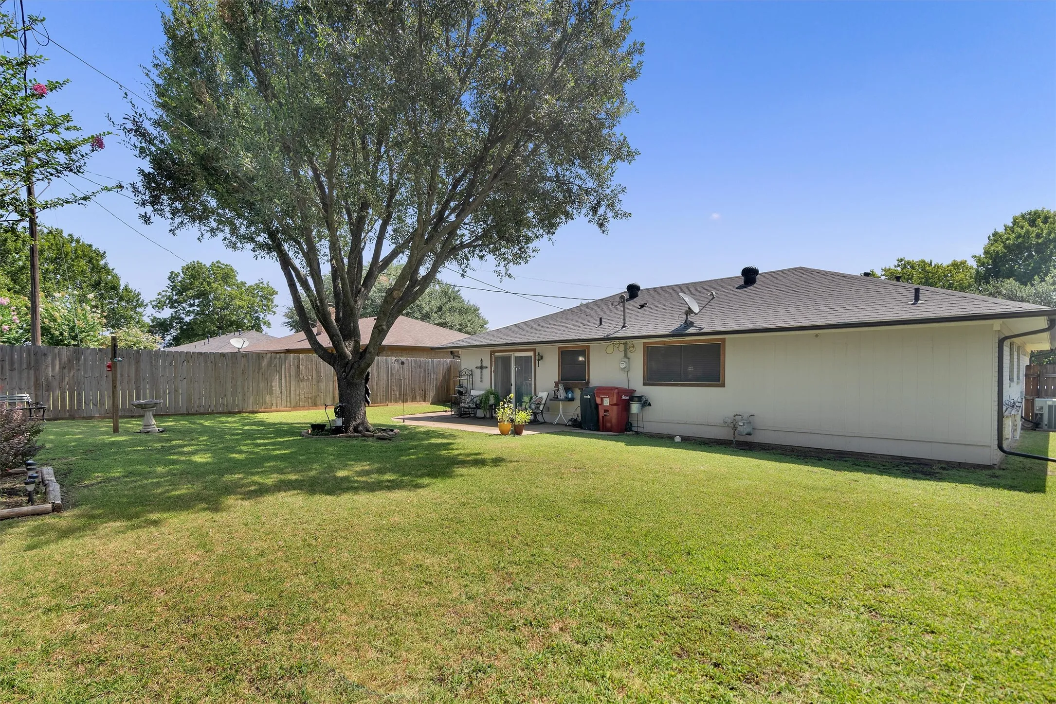 Single Family Residence For Sale in Grayson County , 3118 Richelieu Drive, Sherman, Texas 75090, 2 Bedroom, 2 Bathroom, 2 Garage spaces, 1,214 Sqft, built in 1983, mls#21340120, Real Estate Agent in Sherman, Homes For Sale in Grayson county, Homes For Sale in Sherman, Realtor in Sherman Texas, Real Estate Brokerage Independent Realty Texas, Luminita Cordes Realtor