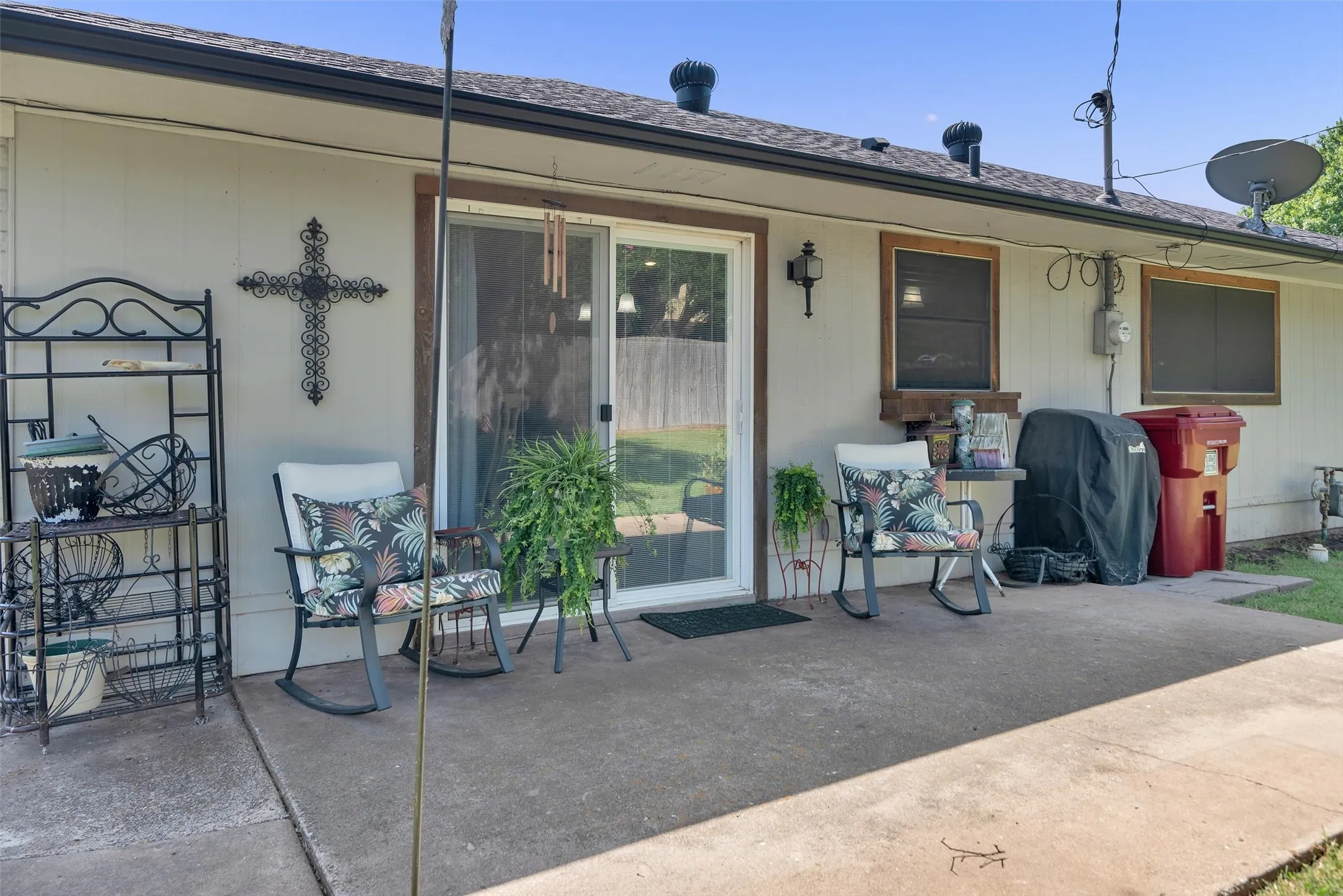 Single Family Residence For Sale in Grayson County , 3118 Richelieu Drive, Sherman, Texas 75090, 2 Bedroom, 2 Bathroom, 2 Garage spaces, 1,214 Sqft, built in 1983, mls#21340120, Real Estate Agent in Sherman, Homes For Sale in Grayson county, Homes For Sale in Sherman, Realtor in Sherman Texas, Real Estate Brokerage Independent Realty Texas, Luminita Cordes Realtor