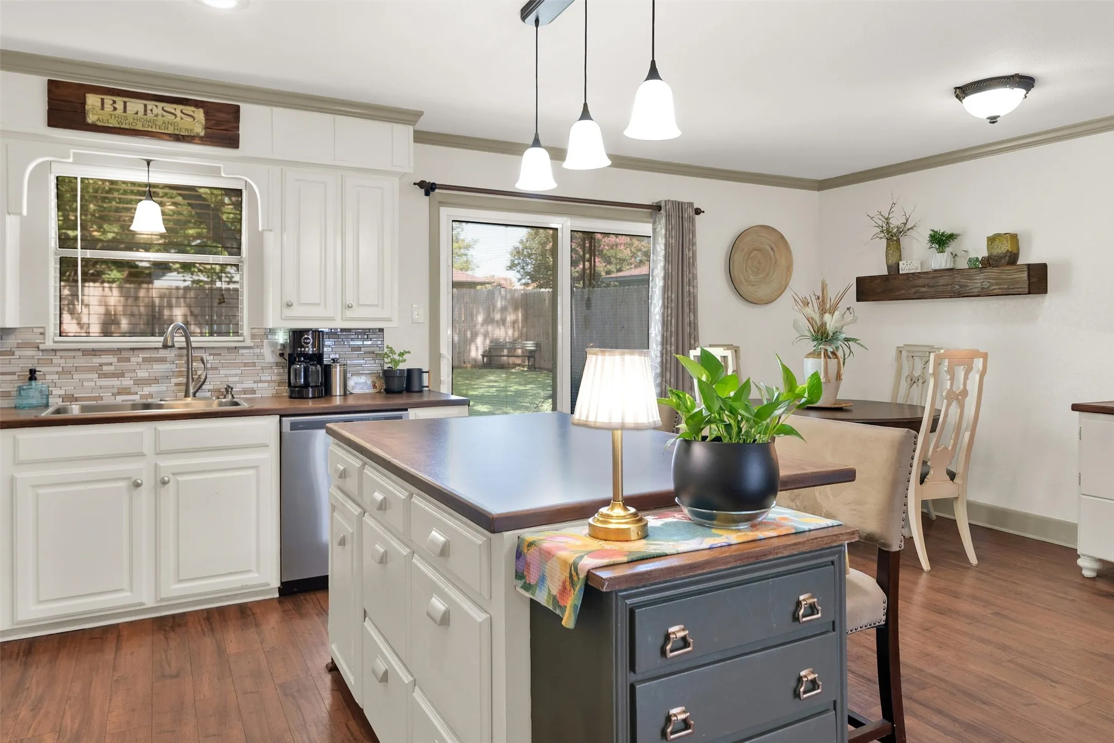Single Family Residence For Sale in Grayson County , 3118 Richelieu Drive, Sherman, Texas 75090, 2 Bedroom, 2 Bathroom, 2 Garage spaces, 1,214 Sqft, built in 1983, mls#21340120, Real Estate Agent in Sherman, Homes For Sale in Grayson county, Homes For Sale in Sherman, Realtor in Sherman Texas, Real Estate Brokerage Independent Realty Texas, Luminita Cordes Realtor