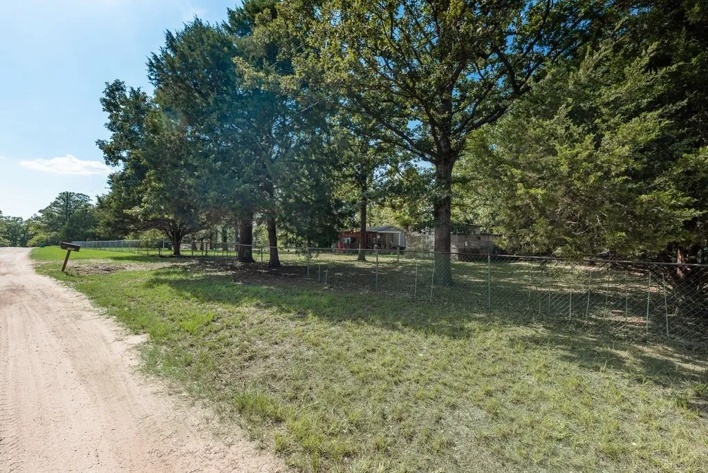 Improved Land For Sale in Henderson County , 106 Hammer Road, Eustace, Texas 75124, 0, 0, Garage spaces, 0 Sqft, built in 1970, mls#21339037, Real Estate Agent in Eustace, Homes For Sale in Henderson county, Homes For Sale in Eustace, Realtor in Eustace Texas, Real Estate Brokerage Independent Realty Texas, Luminita Cordes Realtor