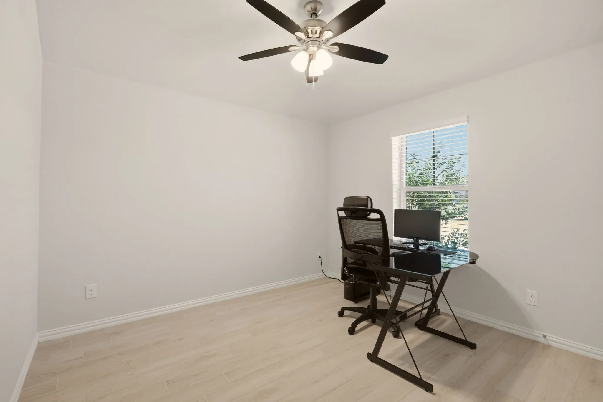 Single Family Residence For Sale in Collin County , 500 Thorn Creek Drive, Anna, Texas 75409, 3 Bedroom, 2 Bathroom, 2 Garage spaces, 1,667 Sqft, built in 2025, mls#21340096, Real Estate Agent in Anna, Homes For Sale in Collin county, Homes For Sale in Anna, Realtor in Anna Texas, Real Estate Brokerage Independent Realty Texas, Luminita Cordes Realtor