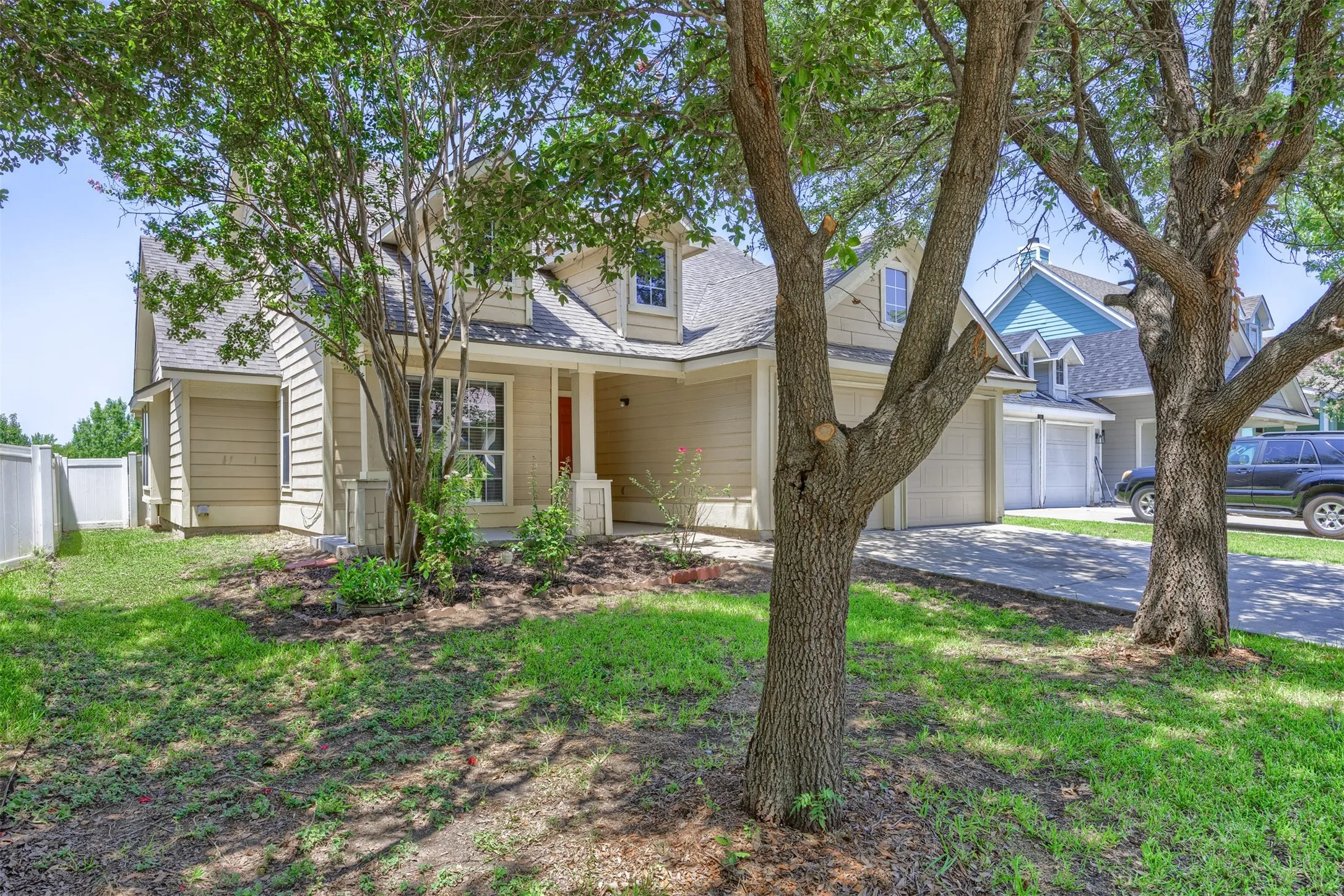 Single Family Residence For Sale in Collin County , 128 Hilltop Drive, Anna, Texas 75409, 3 Bedroom, 2 Bathroom, 2 Garage spaces, 1,384 Sqft, built in 2004, mls#21336141, Real Estate Agent in Anna, Homes For Sale in Collin county, Homes For Sale in Anna, Realtor in Anna Texas, Real Estate Brokerage Independent Realty Texas, Luminita Cordes Realtor