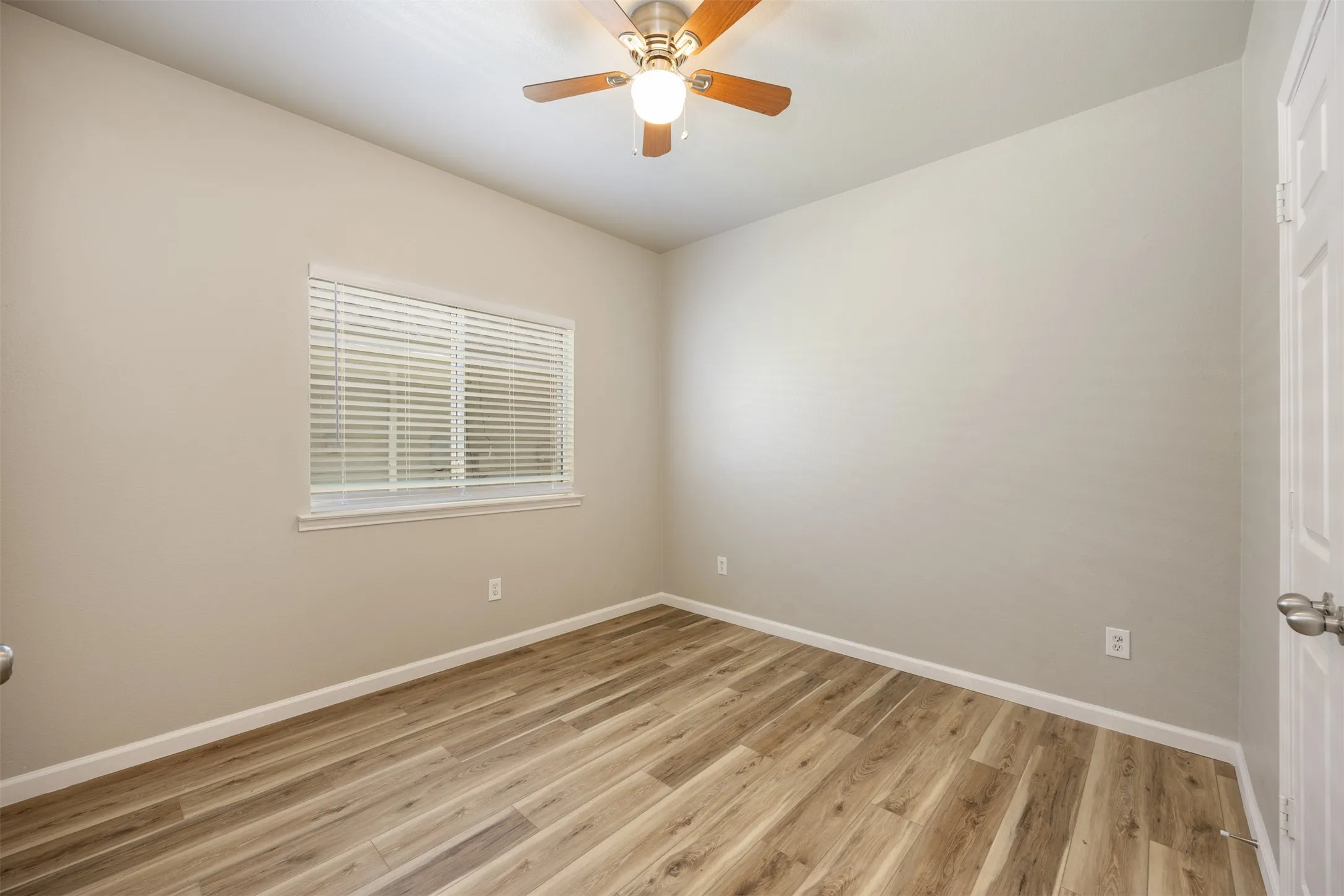 Single Family Residence For Sale in Collin County , 128 Hilltop Drive, Anna, Texas 75409, 3 Bedroom, 2 Bathroom, 2 Garage spaces, 1,384 Sqft, built in 2004, mls#21336141, Real Estate Agent in Anna, Homes For Sale in Collin county, Homes For Sale in Anna, Realtor in Anna Texas, Real Estate Brokerage Independent Realty Texas, Luminita Cordes Realtor