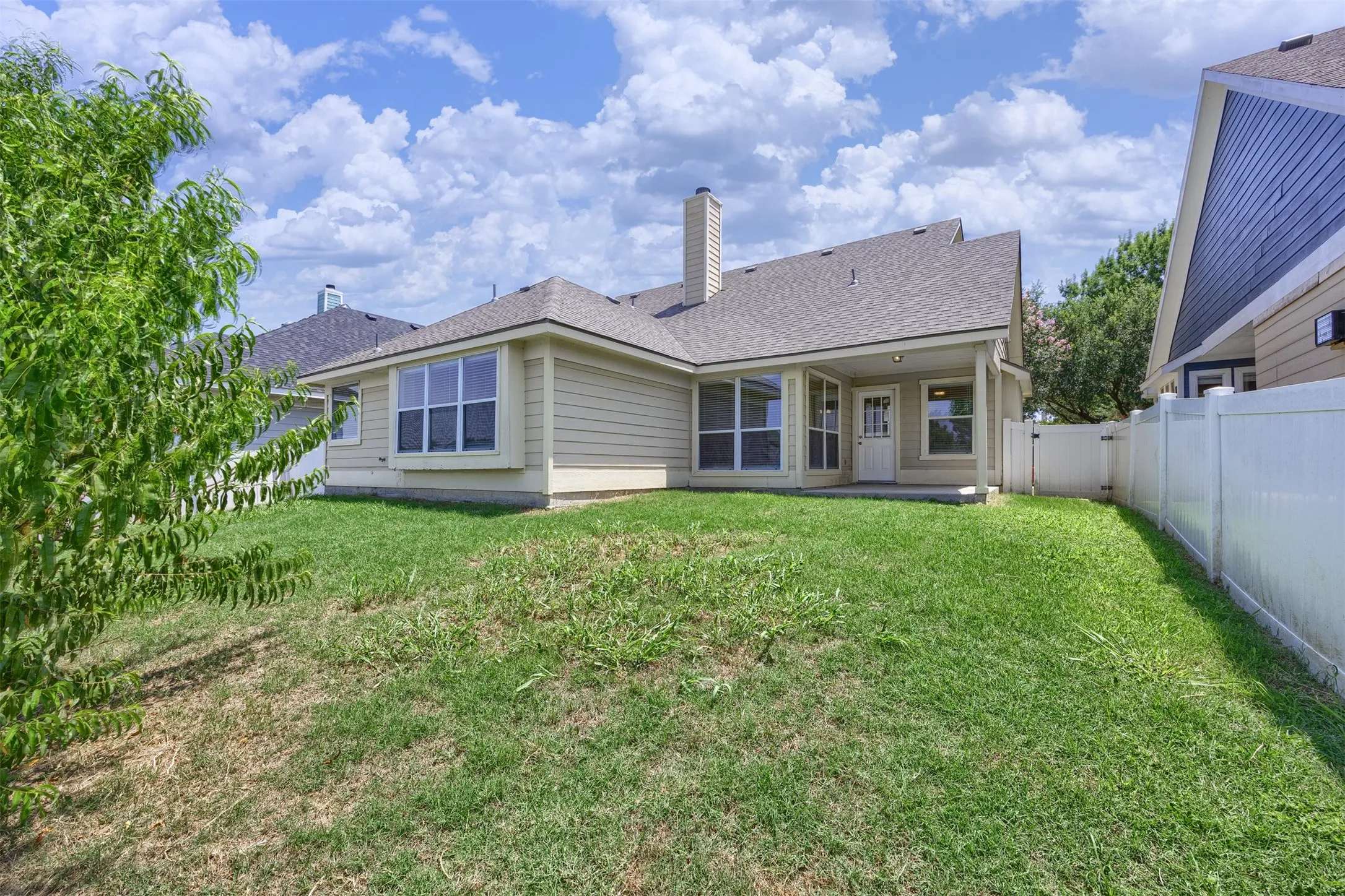 Single Family Residence For Sale in Collin County , 128 Hilltop Drive, Anna, Texas 75409, 3 Bedroom, 2 Bathroom, 2 Garage spaces, 1,384 Sqft, built in 2004, mls#21336141, Real Estate Agent in Anna, Homes For Sale in Collin county, Homes For Sale in Anna, Realtor in Anna Texas, Real Estate Brokerage Independent Realty Texas, Luminita Cordes Realtor