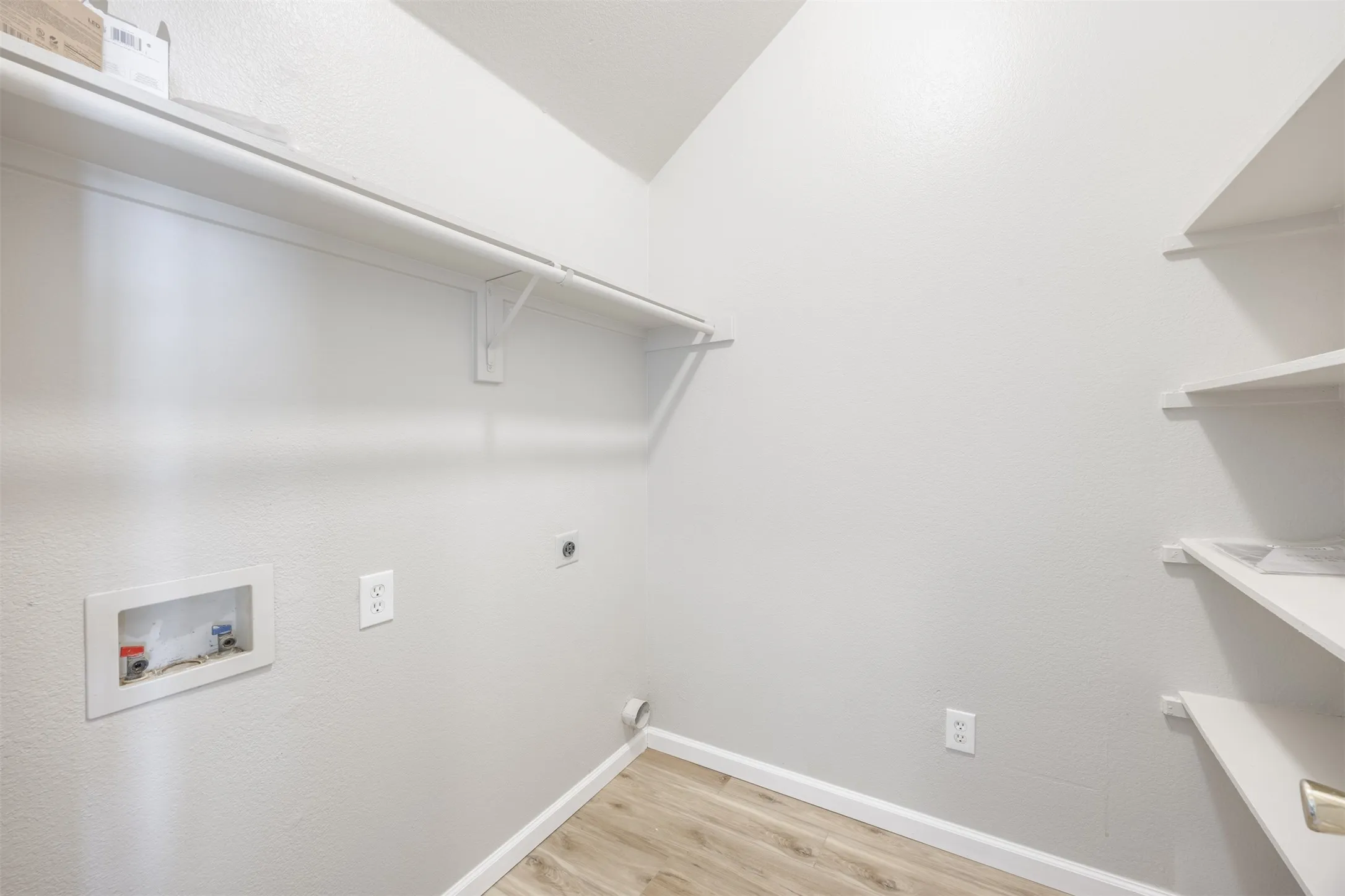 Pantry/Laundry