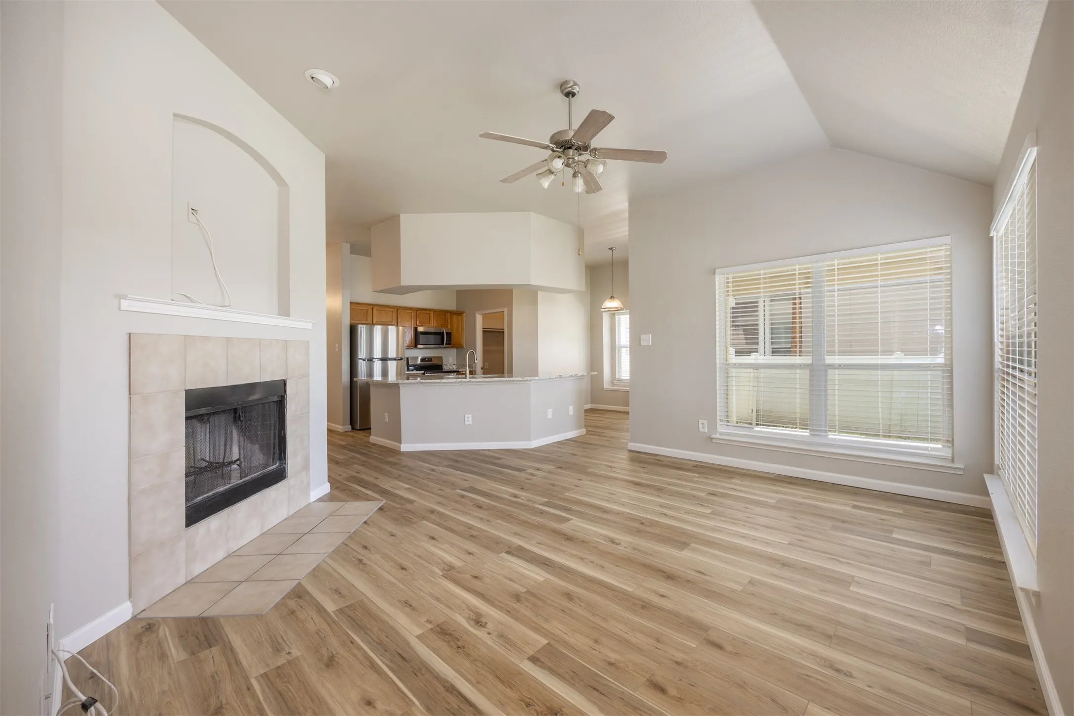 Single Family Residence For Sale in Collin County , 128 Hilltop Drive, Anna, Texas 75409, 3 Bedroom, 2 Bathroom, 2 Garage spaces, 1,384 Sqft, built in 2004, mls#21336141, Real Estate Agent in Anna, Homes For Sale in Collin county, Homes For Sale in Anna, Realtor in Anna Texas, Real Estate Brokerage Independent Realty Texas, Luminita Cordes Realtor