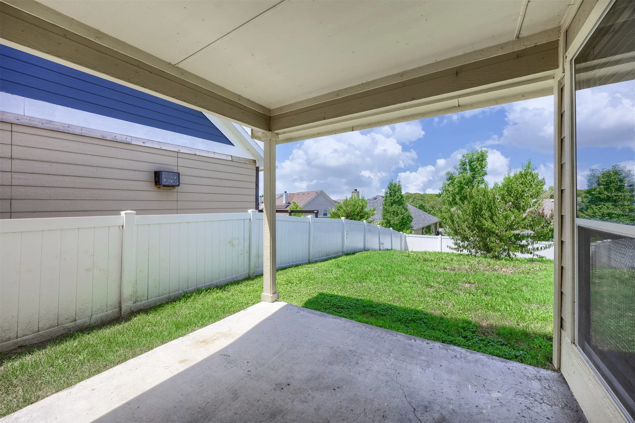 Single Family Residence For Sale in Collin County , 128 Hilltop Drive, Anna, Texas 75409, 3 Bedroom, 2 Bathroom, 2 Garage spaces, 1,384 Sqft, built in 2004, mls#21336141, Real Estate Agent in Anna, Homes For Sale in Collin county, Homes For Sale in Anna, Realtor in Anna Texas, Real Estate Brokerage Independent Realty Texas, Luminita Cordes Realtor