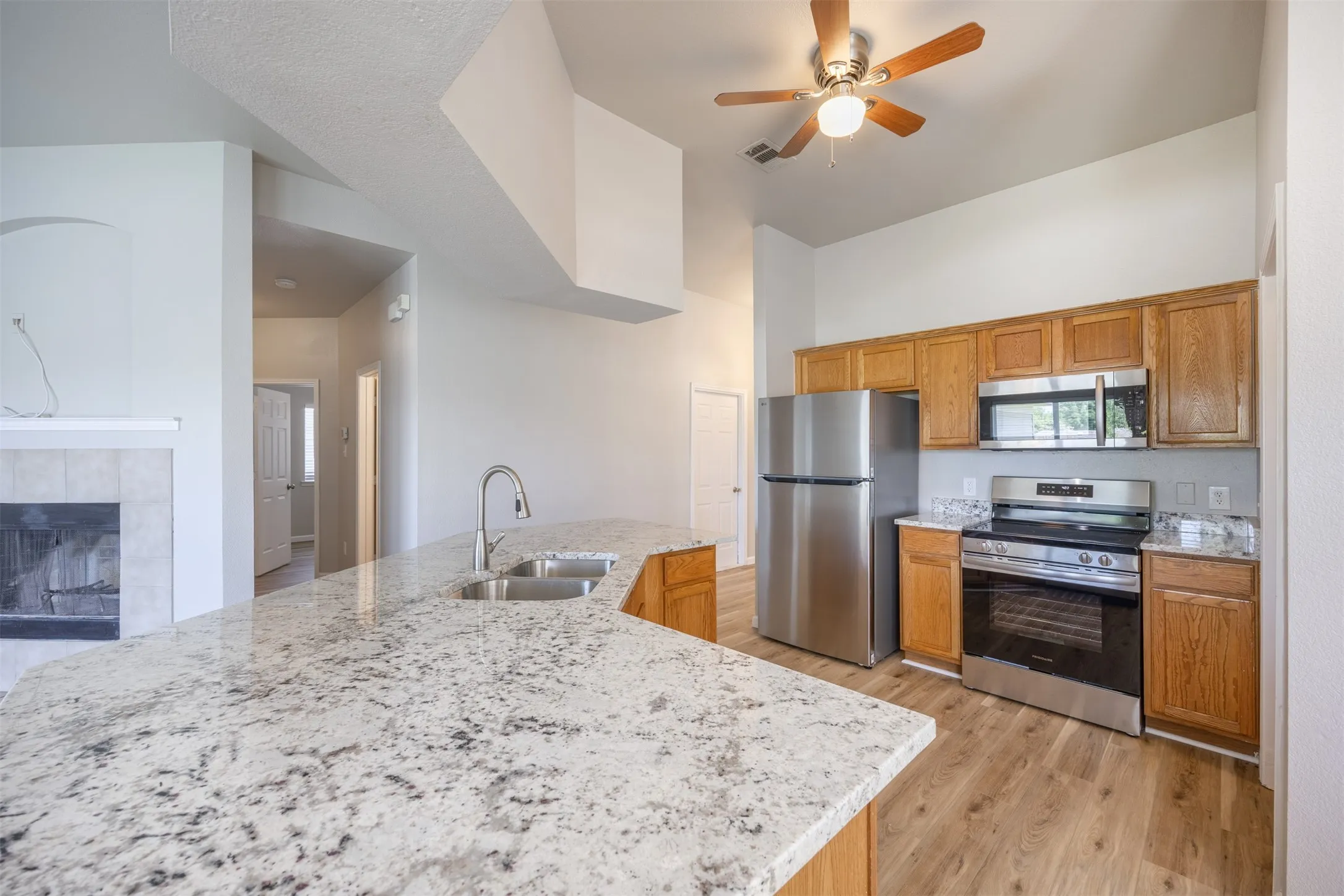 Single Family Residence For Sale in Collin County , 128 Hilltop Drive, Anna, Texas 75409, 3 Bedroom, 2 Bathroom, 2 Garage spaces, 1,384 Sqft, built in 2004, mls#21336141, Real Estate Agent in Anna, Homes For Sale in Collin county, Homes For Sale in Anna, Realtor in Anna Texas, Real Estate Brokerage Independent Realty Texas, Luminita Cordes Realtor