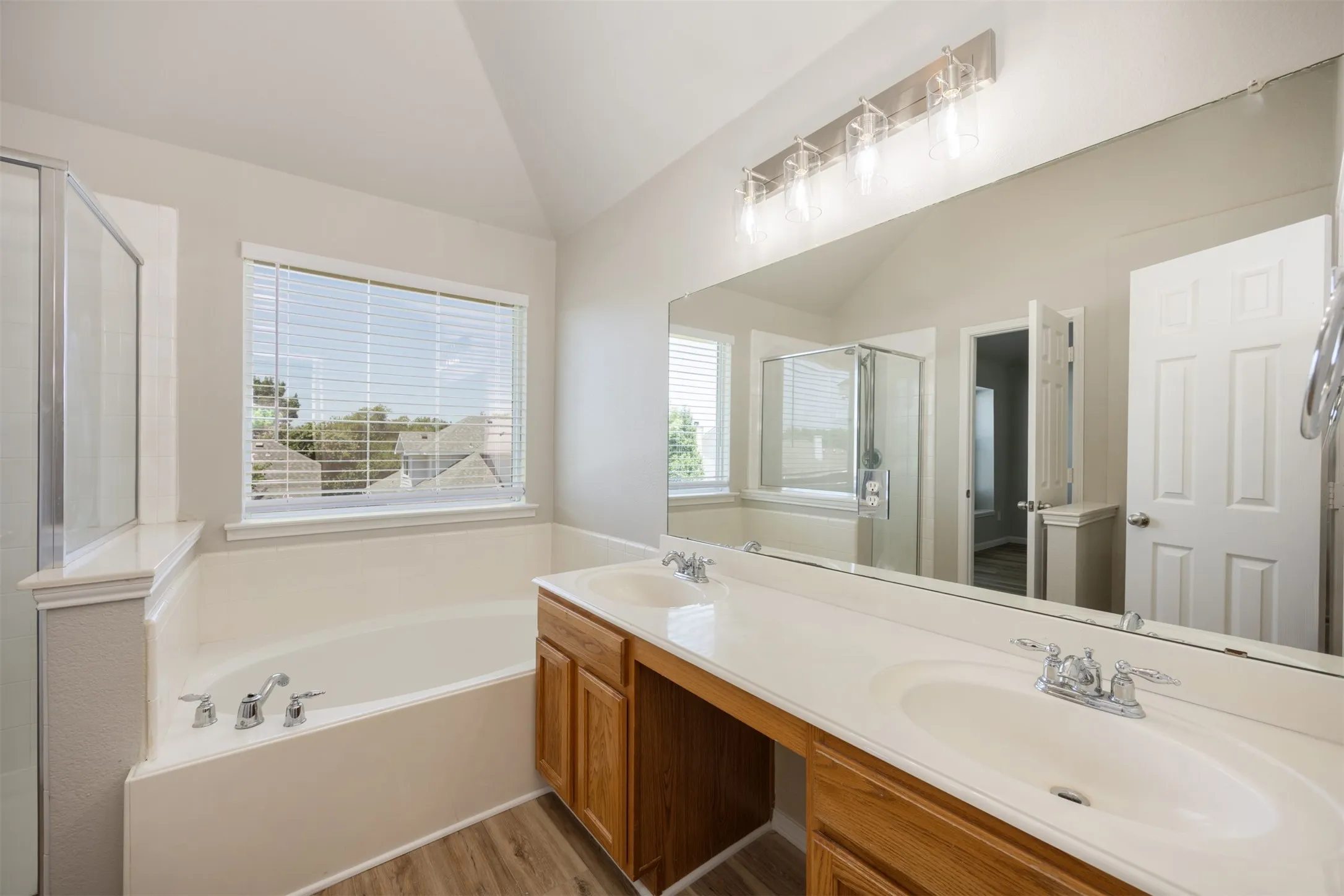 Single Family Residence For Sale in Collin County , 128 Hilltop Drive, Anna, Texas 75409, 3 Bedroom, 2 Bathroom, 2 Garage spaces, 1,384 Sqft, built in 2004, mls#21336141, Real Estate Agent in Anna, Homes For Sale in Collin county, Homes For Sale in Anna, Realtor in Anna Texas, Real Estate Brokerage Independent Realty Texas, Luminita Cordes Realtor