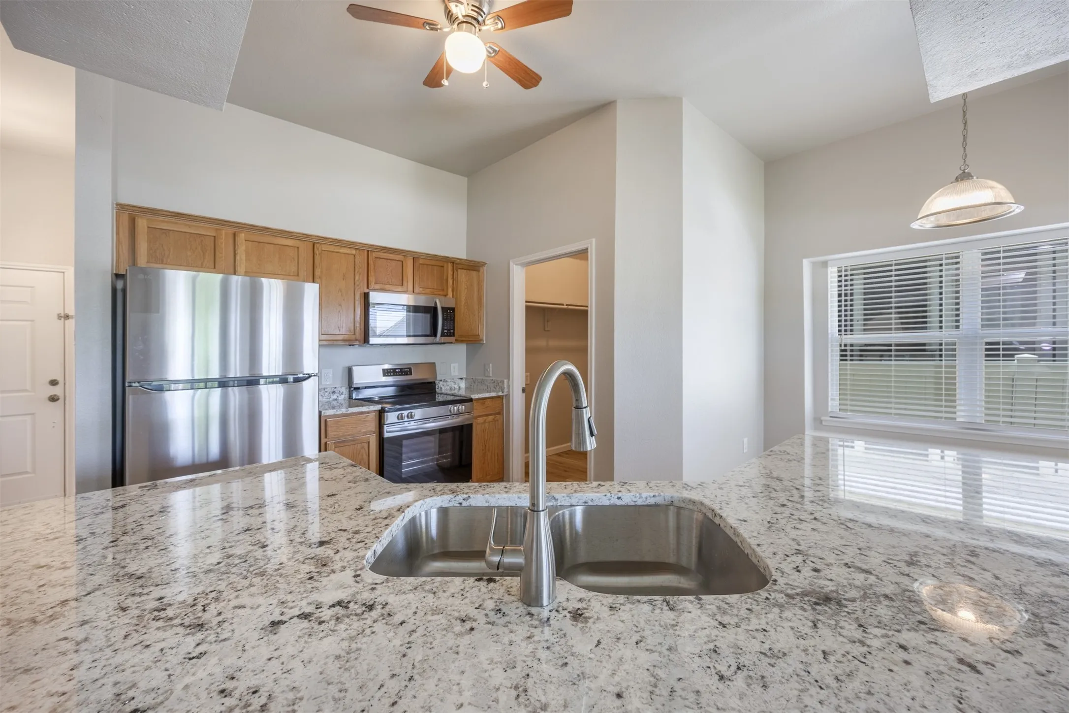 Single Family Residence For Sale in Collin County , 128 Hilltop Drive, Anna, Texas 75409, 3 Bedroom, 2 Bathroom, 2 Garage spaces, 1,384 Sqft, built in 2004, mls#21336141, Real Estate Agent in Anna, Homes For Sale in Collin county, Homes For Sale in Anna, Realtor in Anna Texas, Real Estate Brokerage Independent Realty Texas, Luminita Cordes Realtor