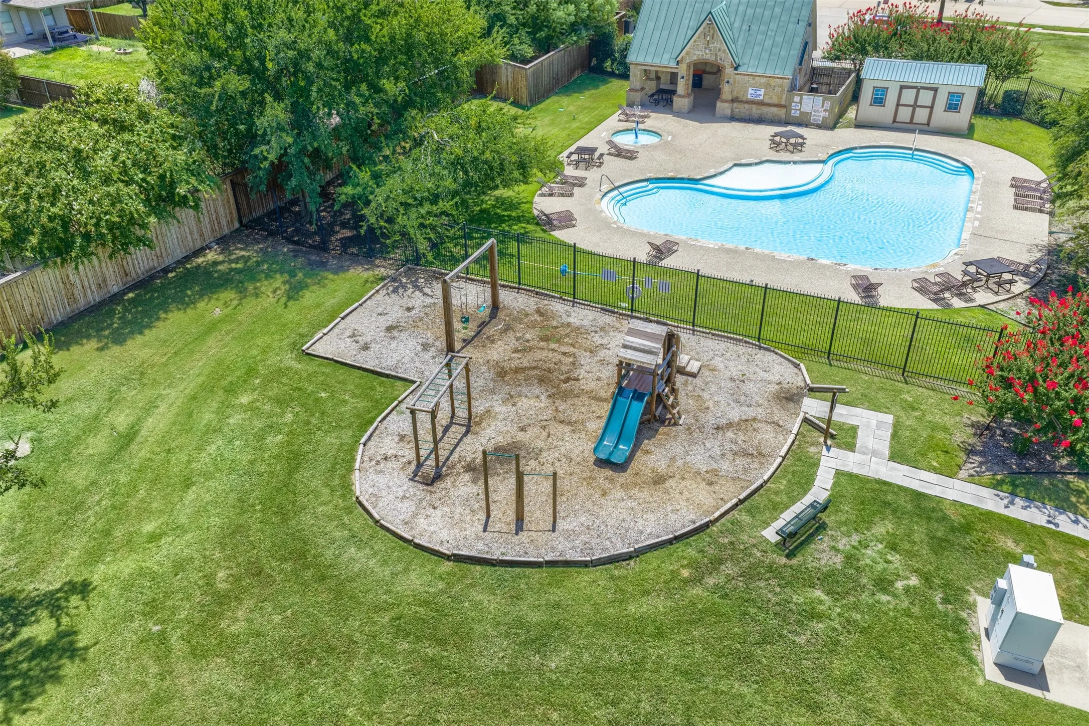 Single Family Residence For Sale in Collin County , 128 Hilltop Drive, Anna, Texas 75409, 3 Bedroom, 2 Bathroom, 2 Garage spaces, 1,384 Sqft, built in 2004, mls#21336141, Real Estate Agent in Anna, Homes For Sale in Collin county, Homes For Sale in Anna, Realtor in Anna Texas, Real Estate Brokerage Independent Realty Texas, Luminita Cordes Realtor