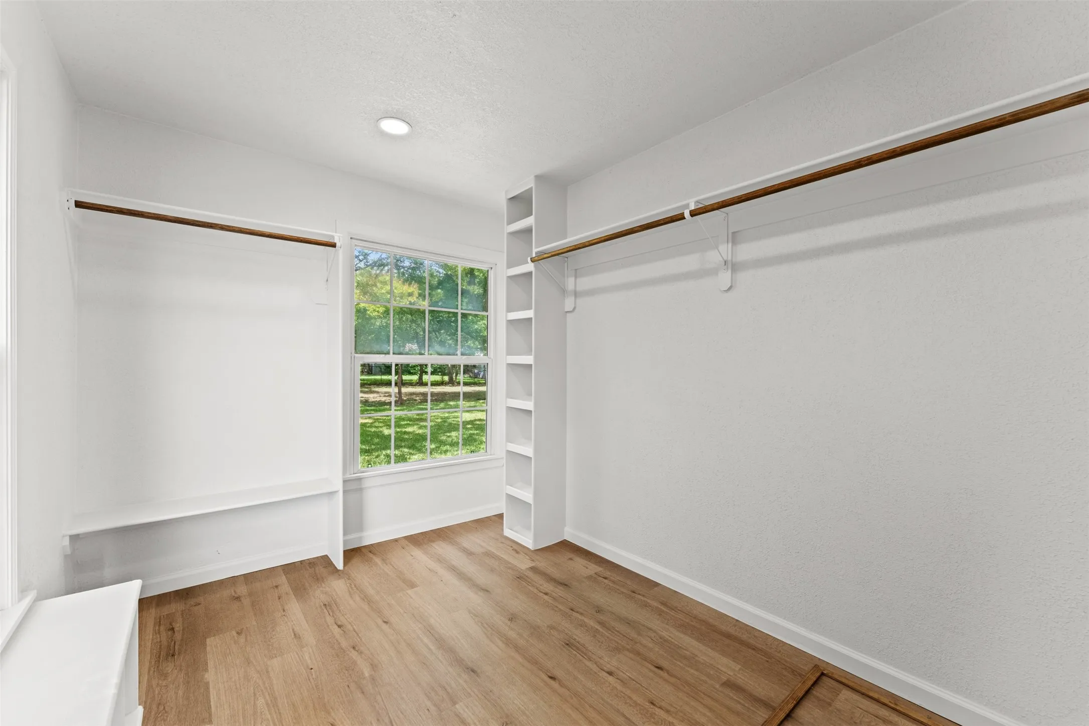 Single Family Residence For Sale in Mc Lennan County , 3220 N 31st Street, Waco, Texas 76708, 3 Bedroom, 2 Bathroom, 1 Garage spaces, 1,340 Sqft, built in 1951, mls#21335594, Real Estate Agent in Waco, Homes For Sale in Mc Lennan county, Homes For Sale in Waco, Realtor in Waco Texas, Real Estate Brokerage Independent Realty Texas, Luminita Cordes Realtor