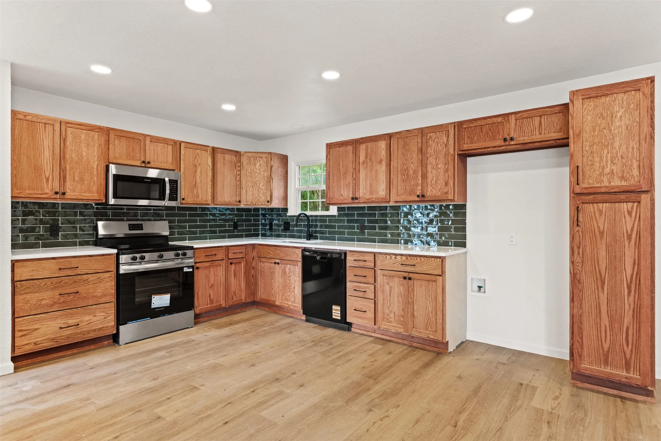 Single Family Residence For Sale in Mc Lennan County , 3220 N 31st Street, Waco, Texas 76708, 3 Bedroom, 2 Bathroom, 1 Garage spaces, 1,340 Sqft, built in 1951, mls#21335594, Real Estate Agent in Waco, Homes For Sale in Mc Lennan county, Homes For Sale in Waco, Realtor in Waco Texas, Real Estate Brokerage Independent Realty Texas, Luminita Cordes Realtor