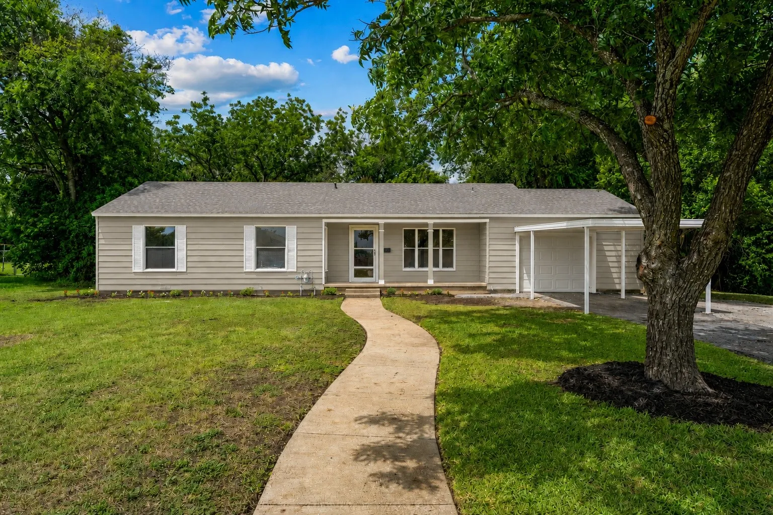 Single Family Residence For Sale in Mc Lennan County , 3220 N 31st Street, Waco, Texas 76708, 3 Bedroom, 2 Bathroom, 1 Garage spaces, 1,340 Sqft, built in 1951, mls#21335594, Real Estate Agent in Waco, Homes For Sale in Mc Lennan county, Homes For Sale in Waco, Realtor in Waco Texas, Real Estate Brokerage Independent Realty Texas, Luminita Cordes Realtor