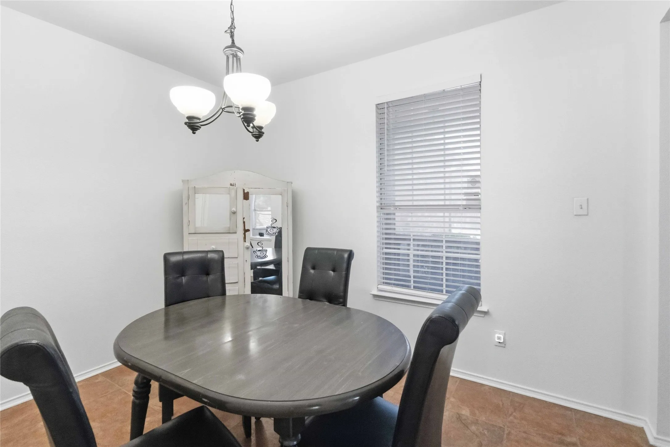 Single Family Residence For Sale in Dallas County , 908 Chauvin Drive, Cedar Hill, Texas 75104, 4 Bedroom, 3 Bathroom, 2 Garage spaces, 2,248 Sqft, built in 1993, mls#21338885, Real Estate Agent in Cedar Hill, Homes For Sale in Dallas county, Homes For Sale in Cedar Hill, Realtor in Cedar Hill Texas, Real Estate Brokerage Independent Realty Texas, Luminita Cordes Realtor