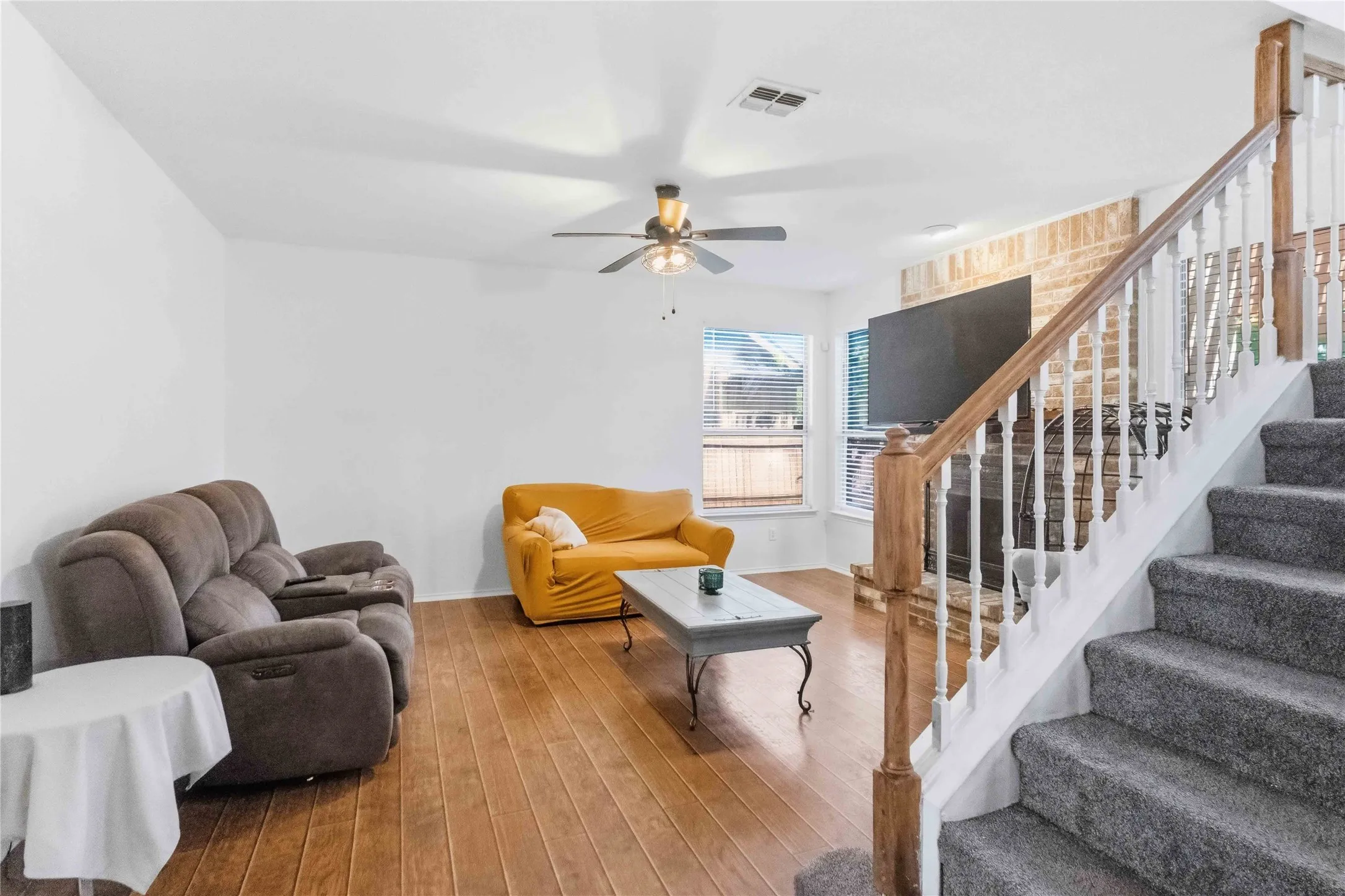 Single Family Residence For Sale in Dallas County , 908 Chauvin Drive, Cedar Hill, Texas 75104, 4 Bedroom, 3 Bathroom, 2 Garage spaces, 2,248 Sqft, built in 1993, mls#21338885, Real Estate Agent in Cedar Hill, Homes For Sale in Dallas county, Homes For Sale in Cedar Hill, Realtor in Cedar Hill Texas, Real Estate Brokerage Independent Realty Texas, Luminita Cordes Realtor