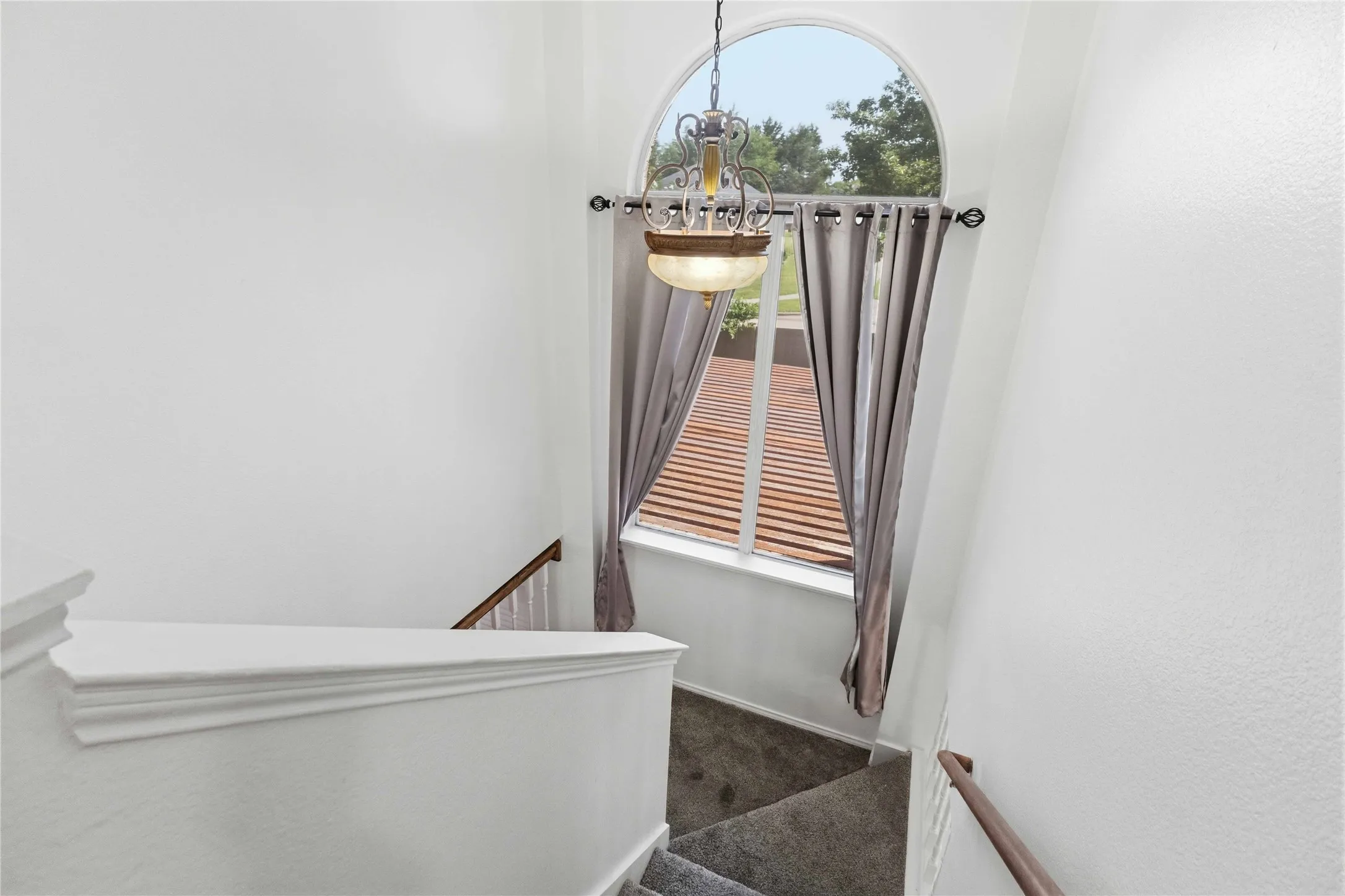 Single Family Residence For Sale in Dallas County , 908 Chauvin Drive, Cedar Hill, Texas 75104, 4 Bedroom, 3 Bathroom, 2 Garage spaces, 2,248 Sqft, built in 1993, mls#21338885, Real Estate Agent in Cedar Hill, Homes For Sale in Dallas county, Homes For Sale in Cedar Hill, Realtor in Cedar Hill Texas, Real Estate Brokerage Independent Realty Texas, Luminita Cordes Realtor