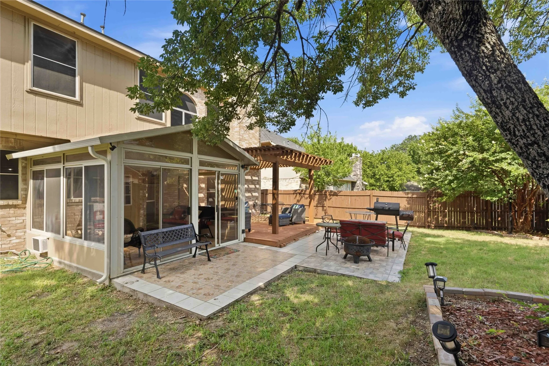 Single Family Residence For Sale in Dallas County , 908 Chauvin Drive, Cedar Hill, Texas 75104, 4 Bedroom, 3 Bathroom, 2 Garage spaces, 2,248 Sqft, built in 1993, mls#21338885, Real Estate Agent in Cedar Hill, Homes For Sale in Dallas county, Homes For Sale in Cedar Hill, Realtor in Cedar Hill Texas, Real Estate Brokerage Independent Realty Texas, Luminita Cordes Realtor