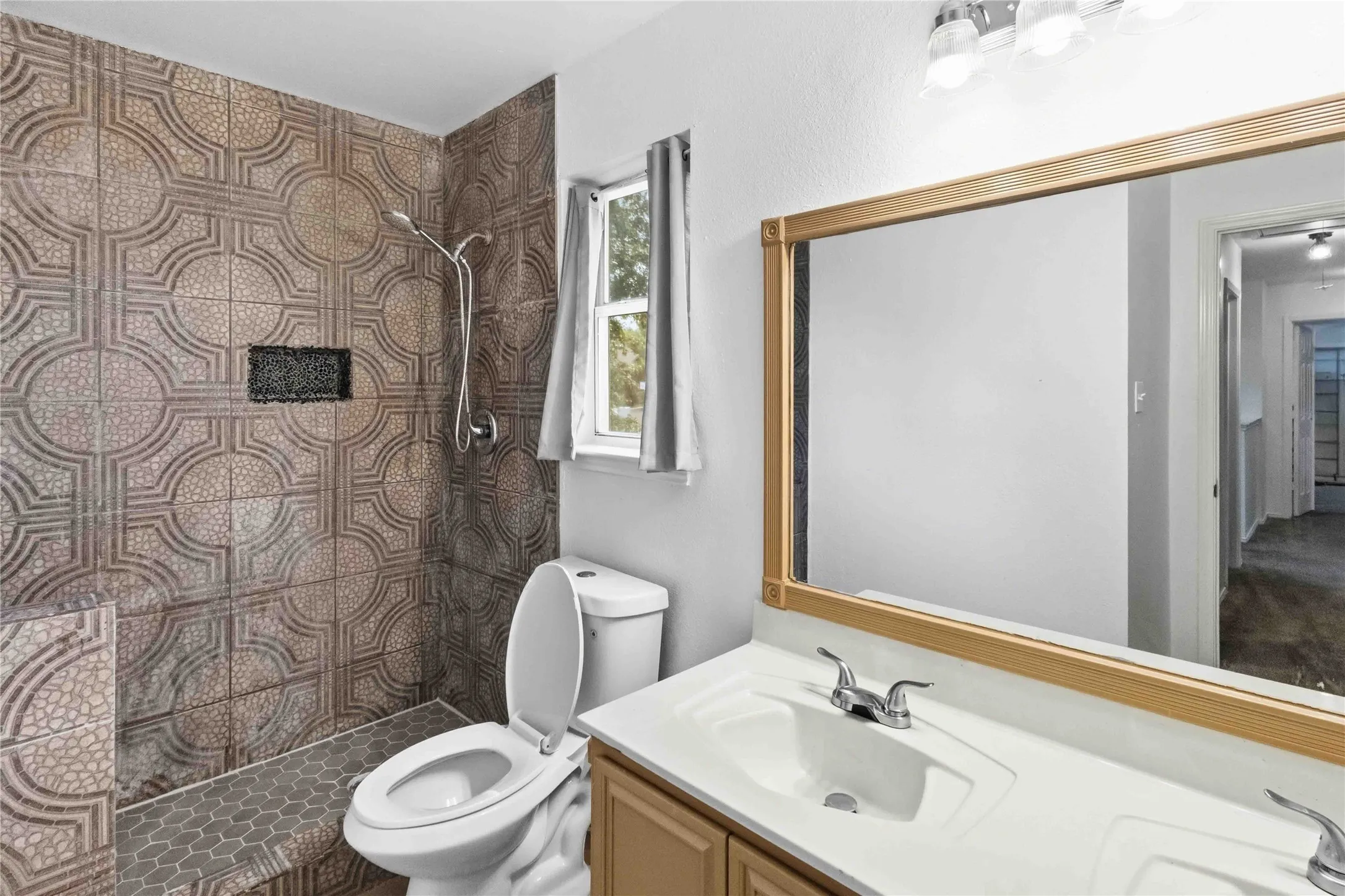 Single Family Residence For Sale in Dallas County , 908 Chauvin Drive, Cedar Hill, Texas 75104, 4 Bedroom, 3 Bathroom, 2 Garage spaces, 2,248 Sqft, built in 1993, mls#21338885, Real Estate Agent in Cedar Hill, Homes For Sale in Dallas county, Homes For Sale in Cedar Hill, Realtor in Cedar Hill Texas, Real Estate Brokerage Independent Realty Texas, Luminita Cordes Realtor